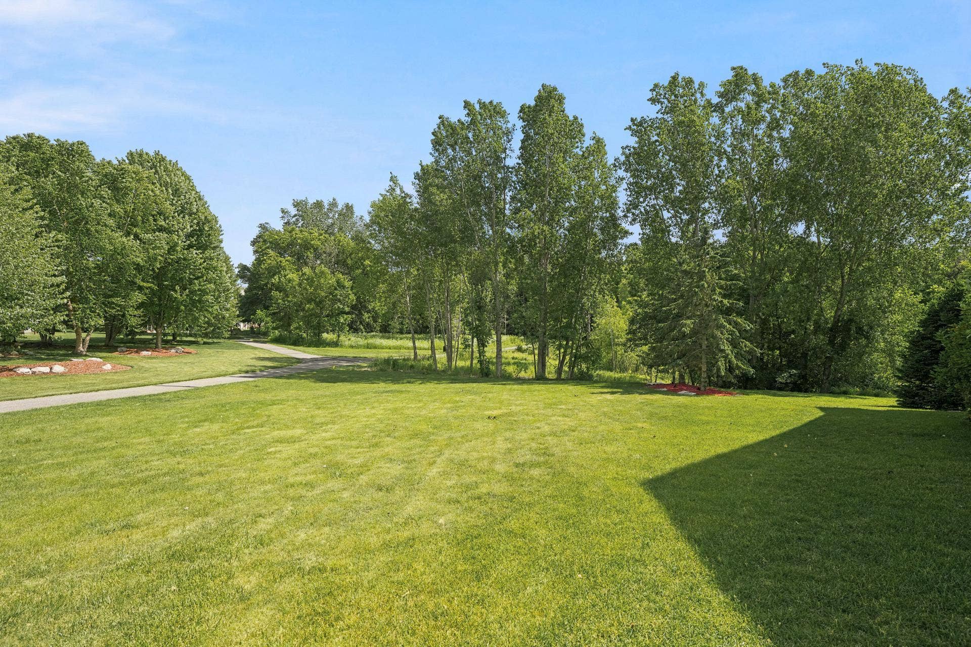 10721 Watersedge Lane, Woodbury, MN 55129 10721 Watersedge Lane, Woodbury, MN 55129