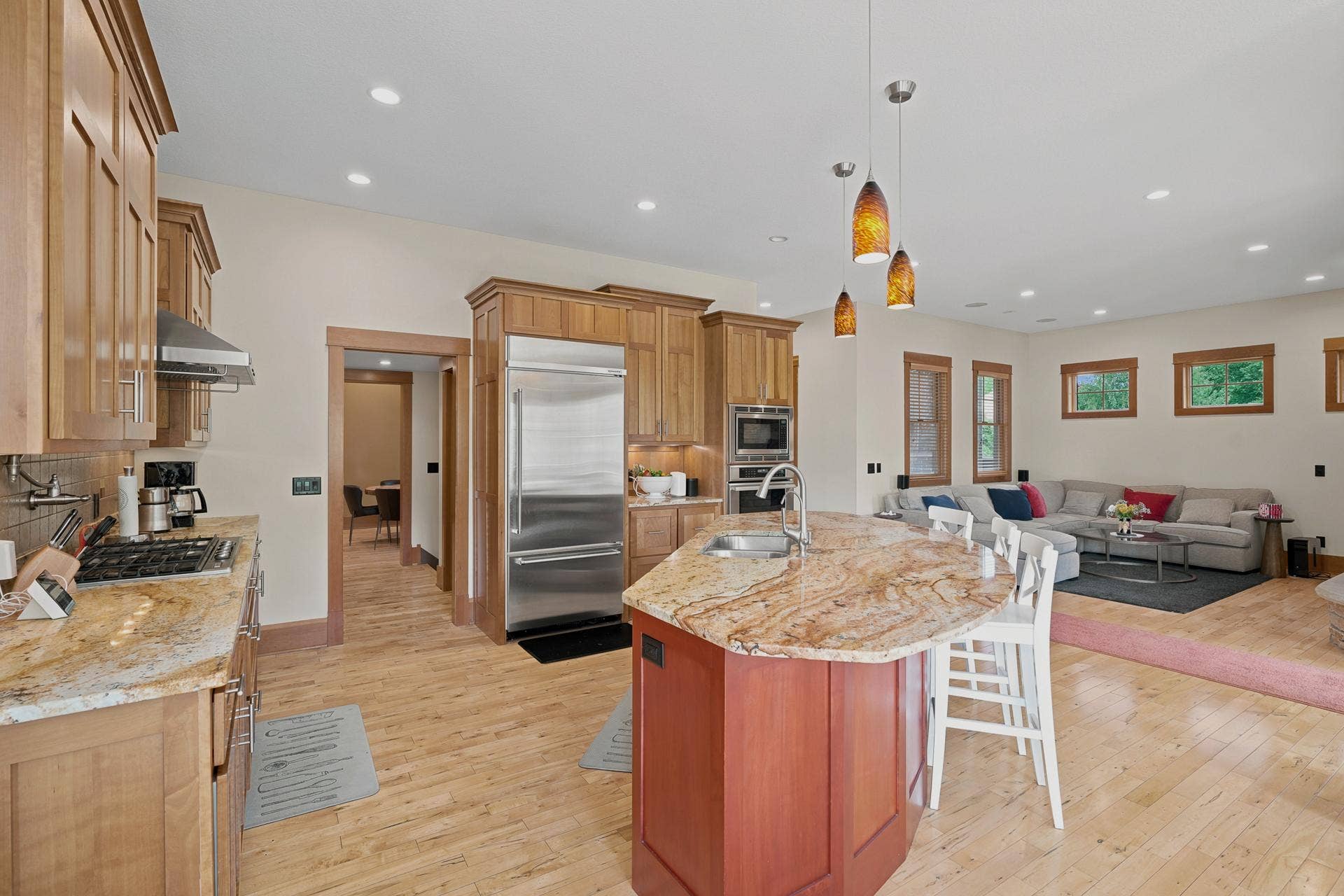 10721 Watersedge Lane, Woodbury, MN 55129 10721 Watersedge Lane, Woodbury, MN 55129