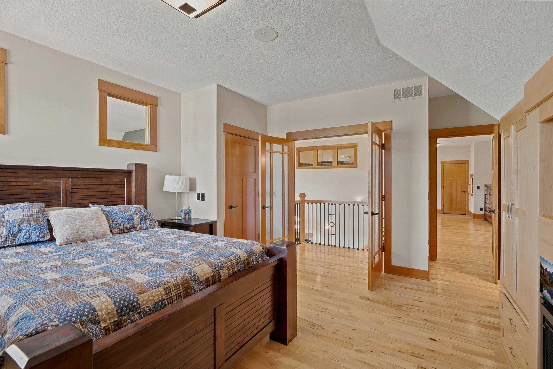 10721 Watersedge Lane, Woodbury, MN 55129 10721 Watersedge Lane, Woodbury, MN 55129