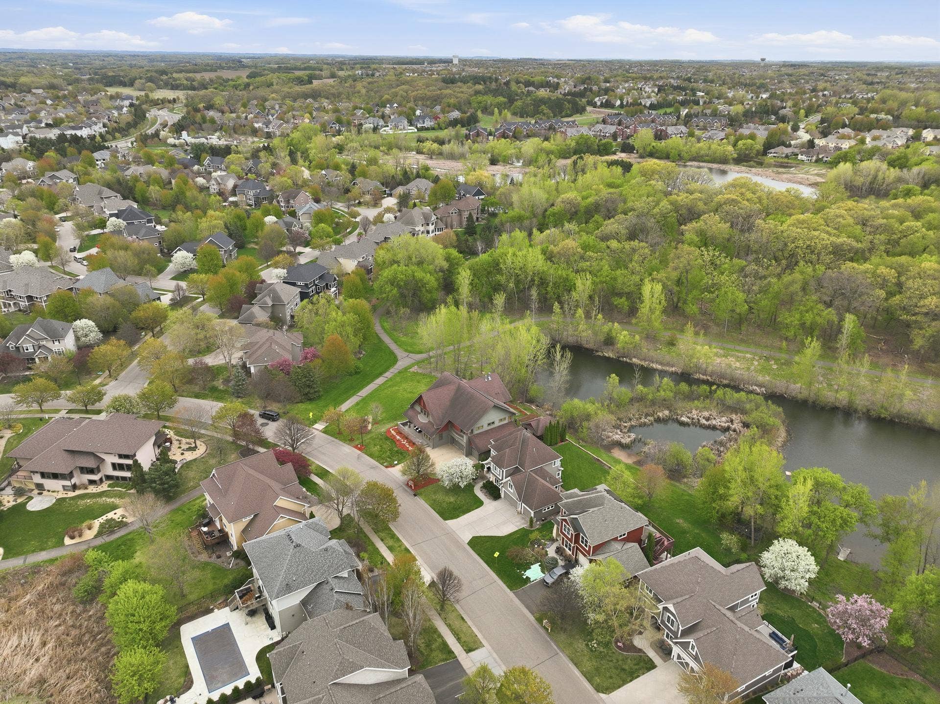 10721 Watersedge Lane, Woodbury, MN 55129 10721 Watersedge Lane, Woodbury, MN 55129