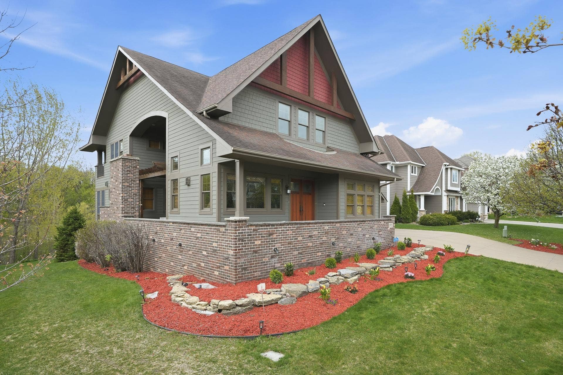 10721 Watersedge Lane, Woodbury, MN 55129 10721 Watersedge Lane, Woodbury, MN 55129