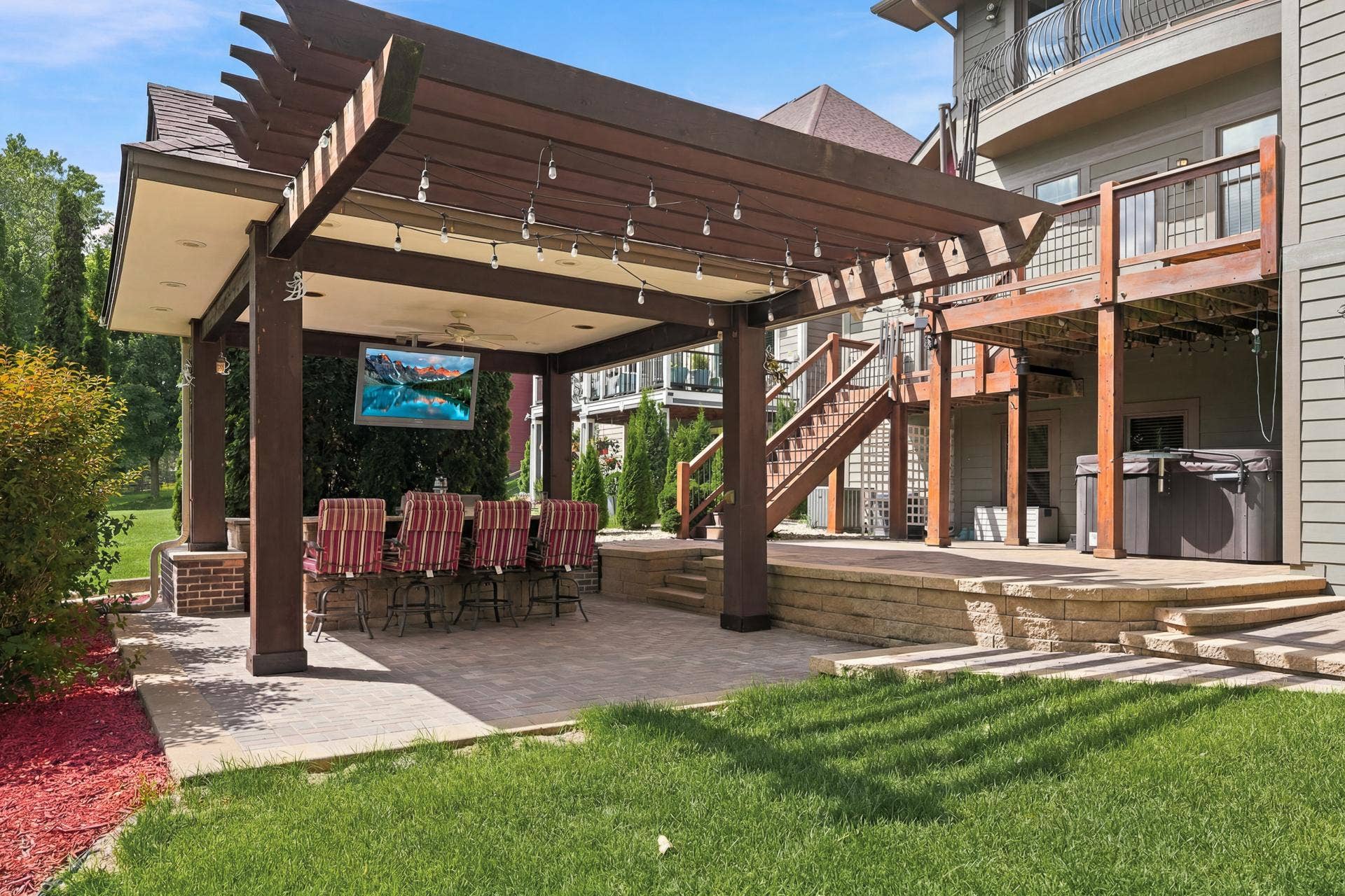 10721 Watersedge Lane, Woodbury, MN 55129 10721 Watersedge Lane, Woodbury, MN 55129