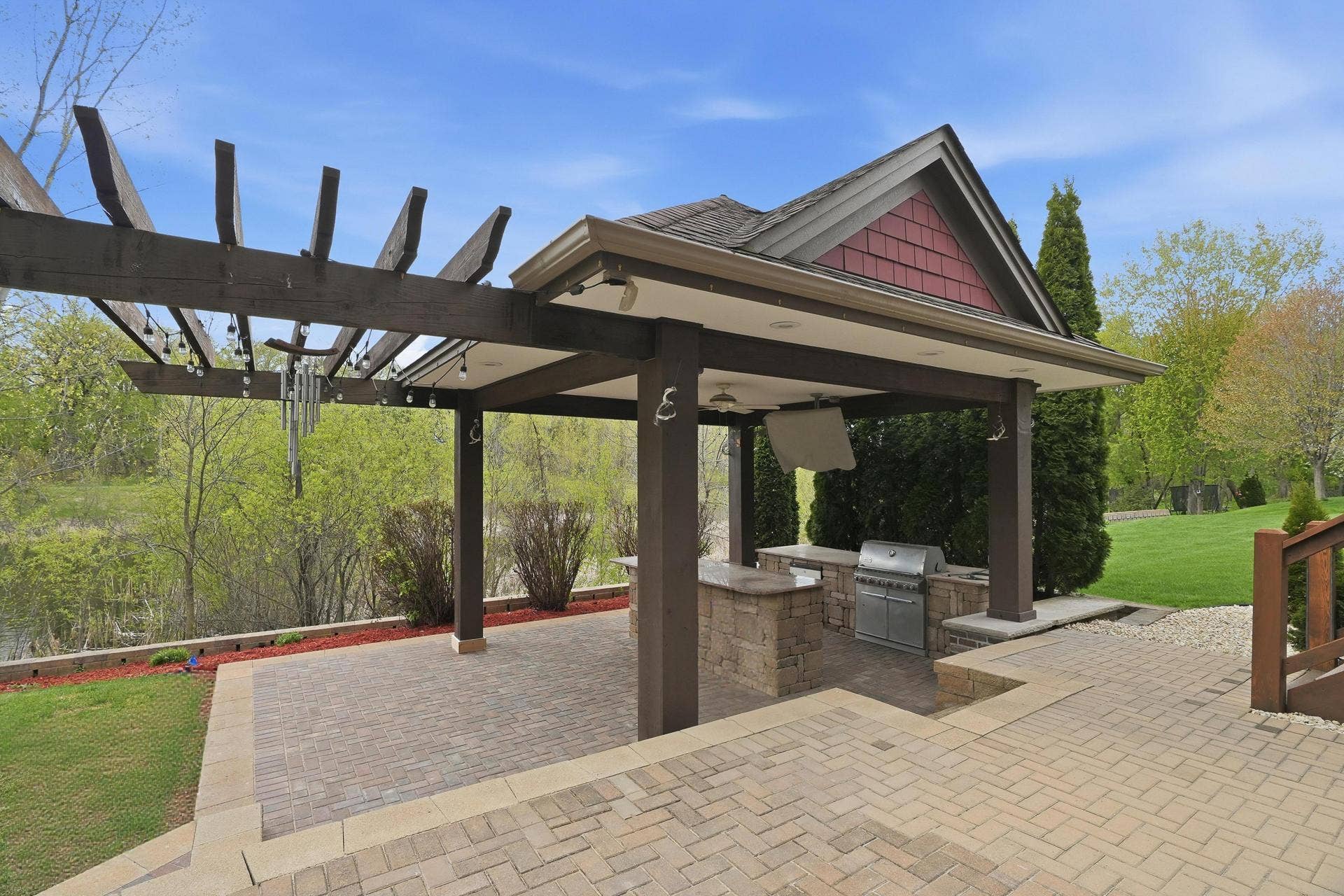 10721 Watersedge Lane, Woodbury, MN 55129 10721 Watersedge Lane, Woodbury, MN 55129