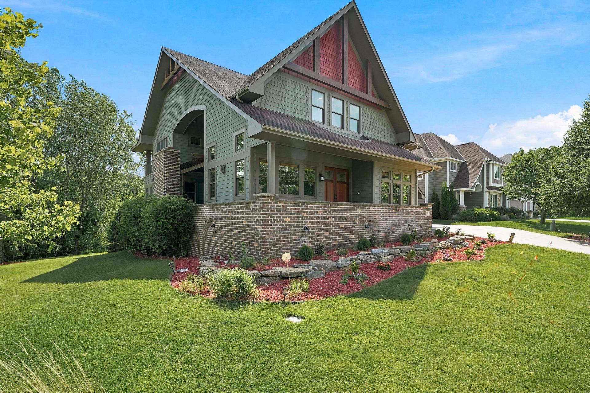 10721 Watersedge Lane, Woodbury, MN 55129 10721 Watersedge Lane, Woodbury, MN 55129