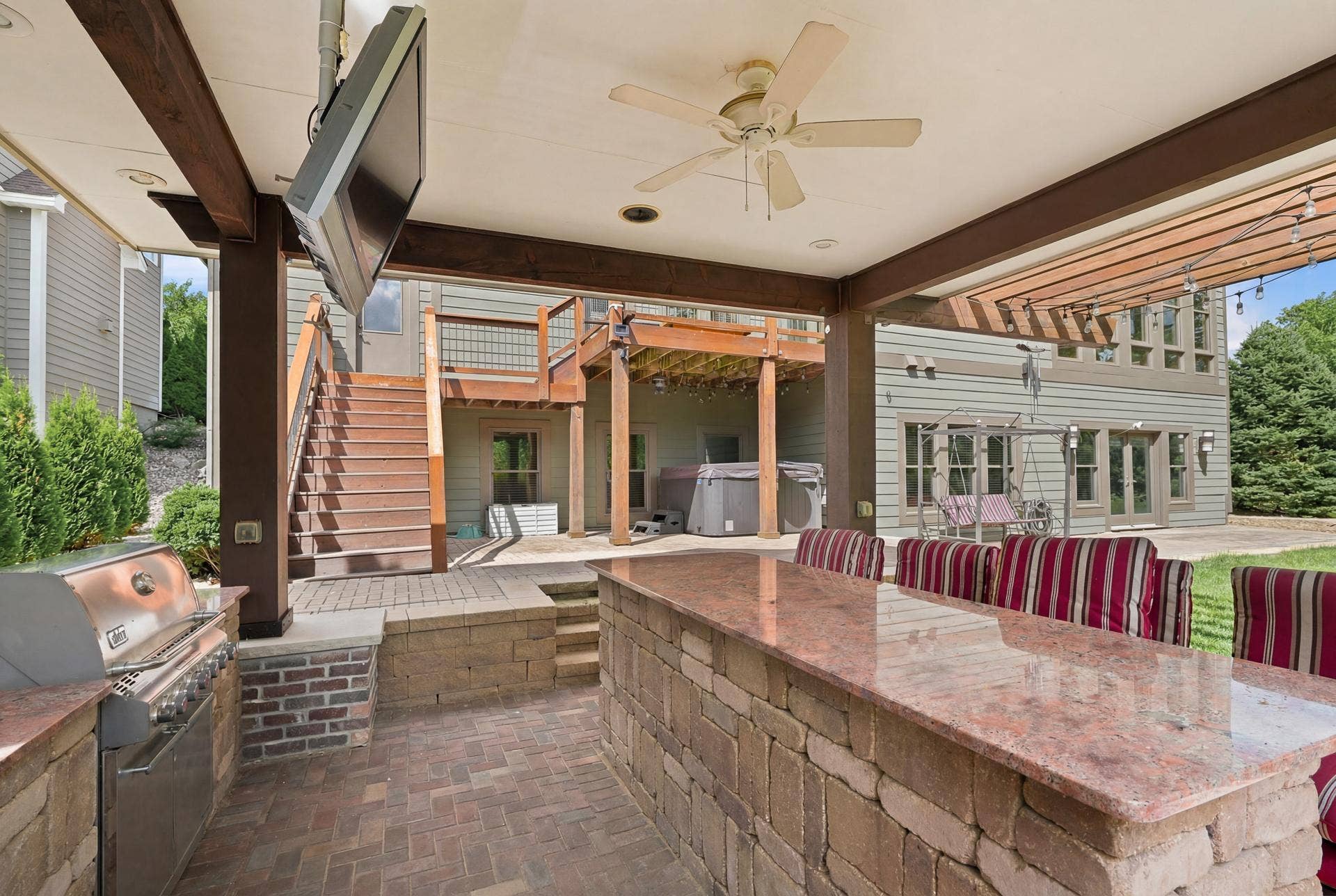 10721 Watersedge Lane, Woodbury, MN 55129 10721 Watersedge Lane, Woodbury, MN 55129