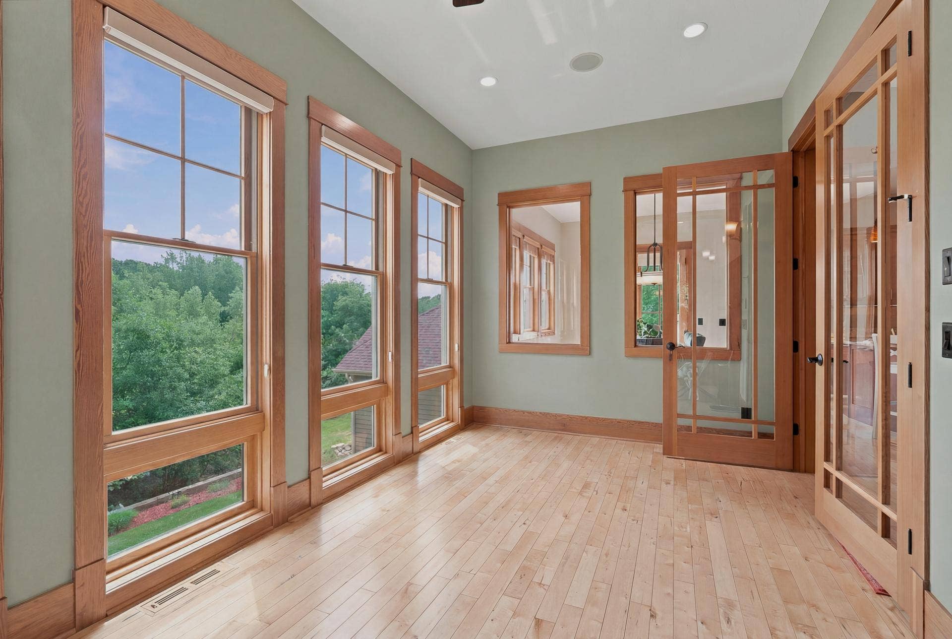 10721 Watersedge Lane, Woodbury, MN 55129 10721 Watersedge Lane, Woodbury, MN 55129