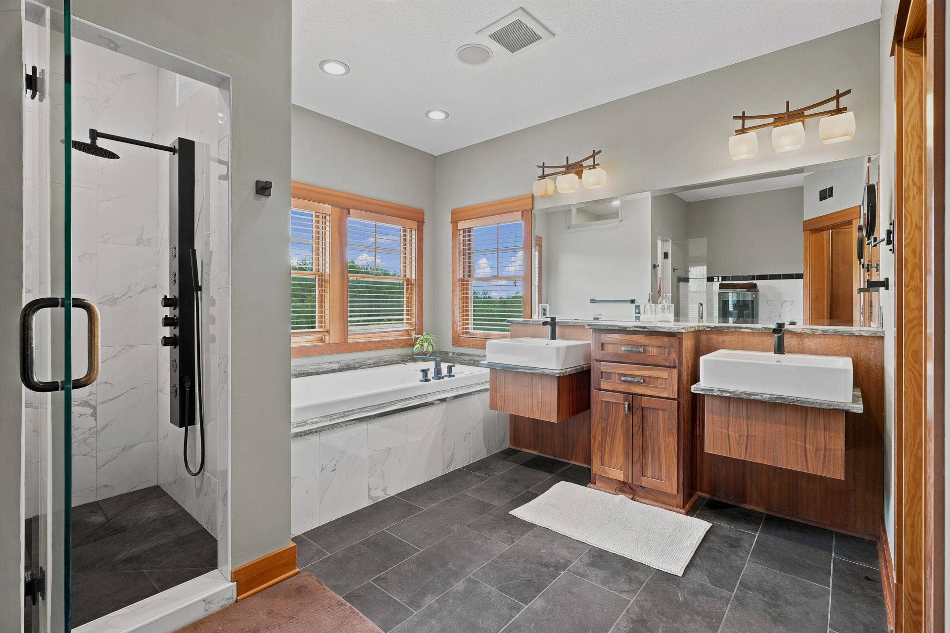 10721 Watersedge Lane, Woodbury, MN 55129 10721 Watersedge Lane, Woodbury, MN 55129