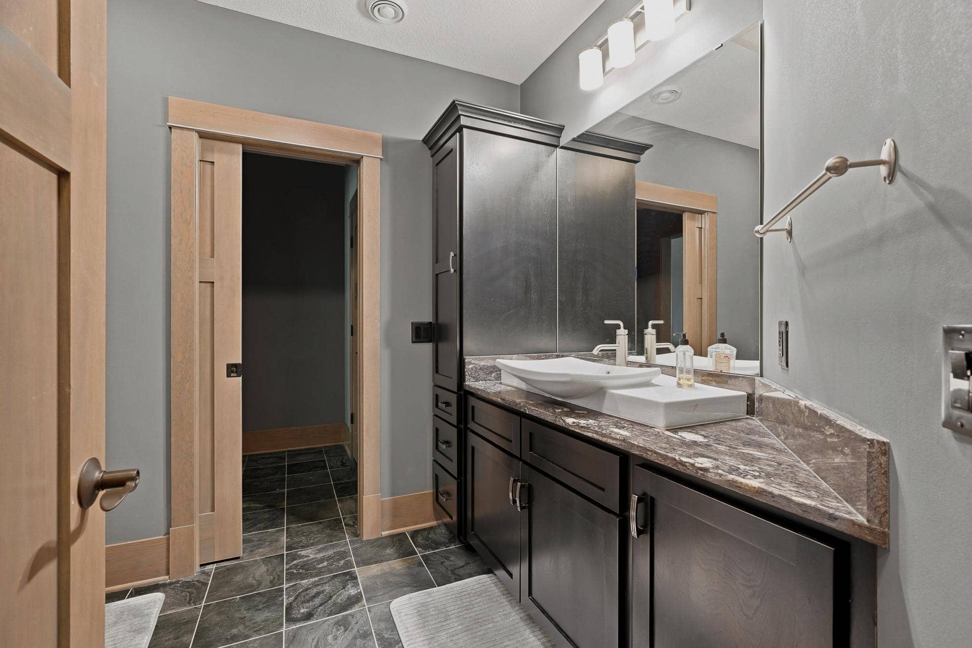 10721 Watersedge Lane, Woodbury, MN 55129 10721 Watersedge Lane, Woodbury, MN 55129