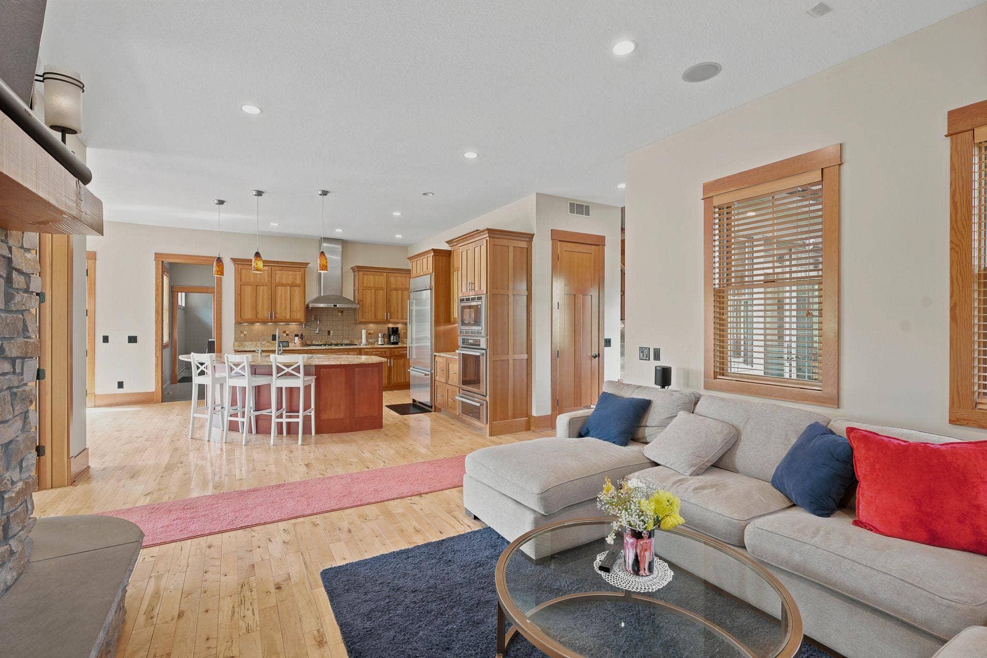 10721 Watersedge Lane, Woodbury, MN 55129 10721 Watersedge Lane, Woodbury, MN 55129