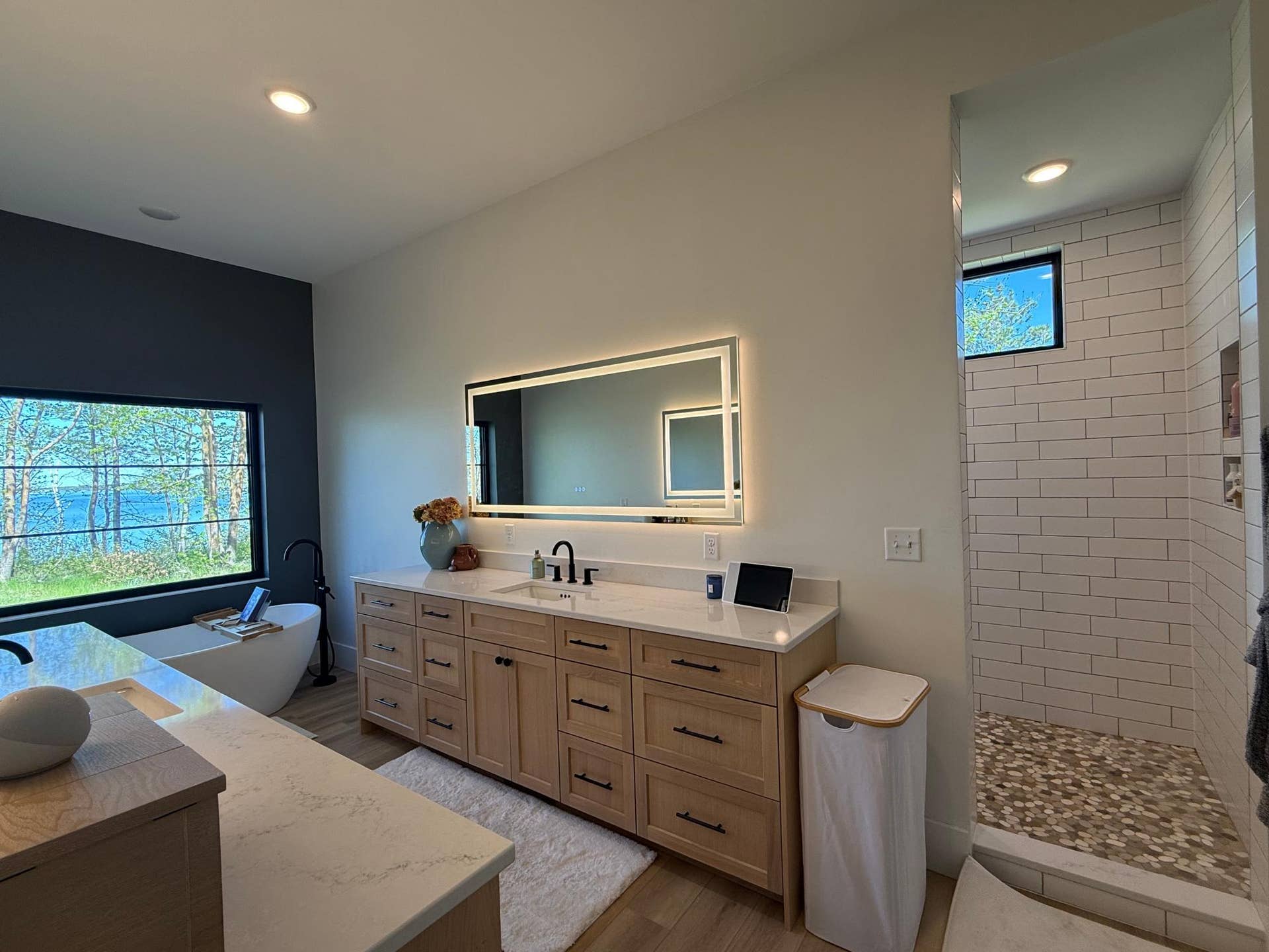 4621 Waville Road NE, Bemidji, MN 56601 Primary suite
