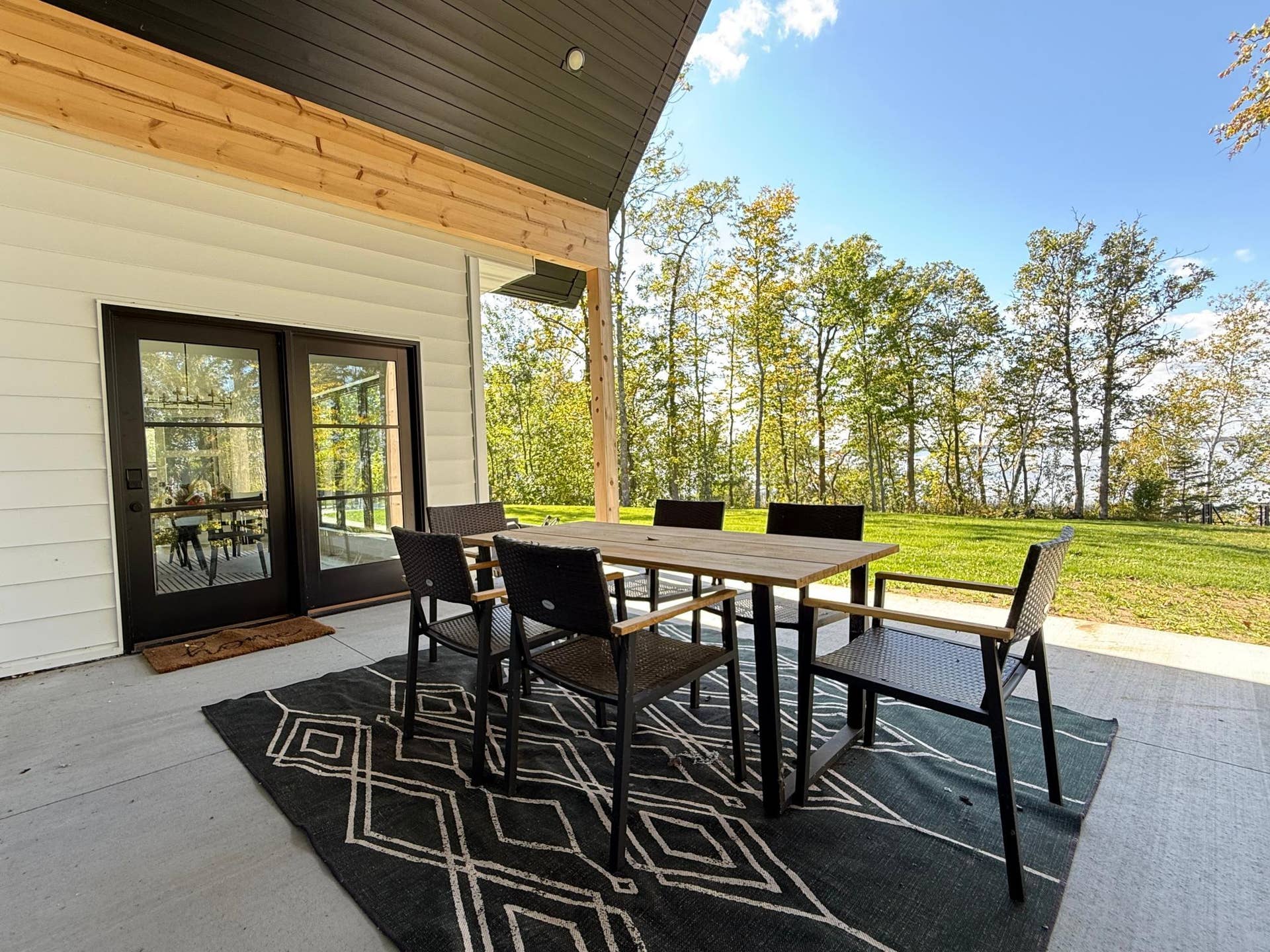 4621 Waville Road NE, Bemidji, MN 56601 Covered porch off dining area