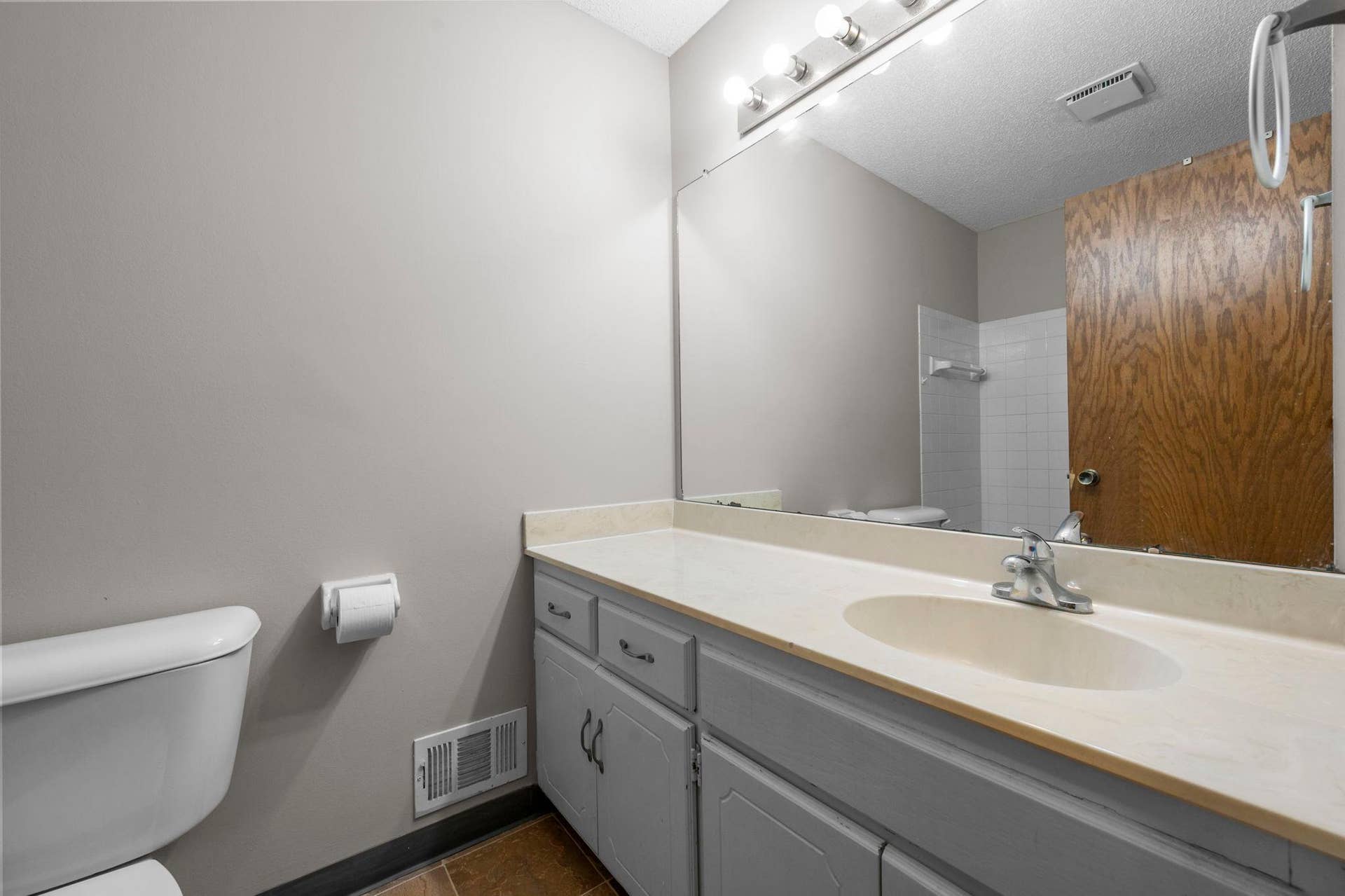 5451 Upper 147th Street W, Apple Valley, MN 55124 5451 Upper 147th Street W, Apple Valley, MN 55124