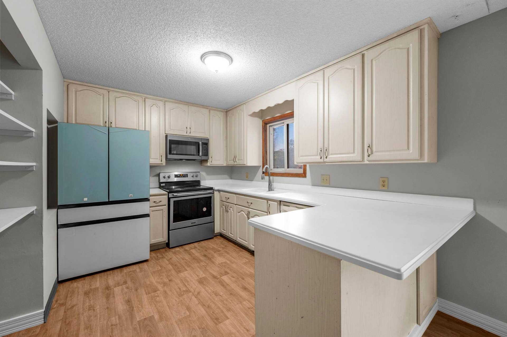 5451 Upper 147th Street W, Apple Valley, MN 55124 5451 Upper 147th Street W, Apple Valley, MN 55124