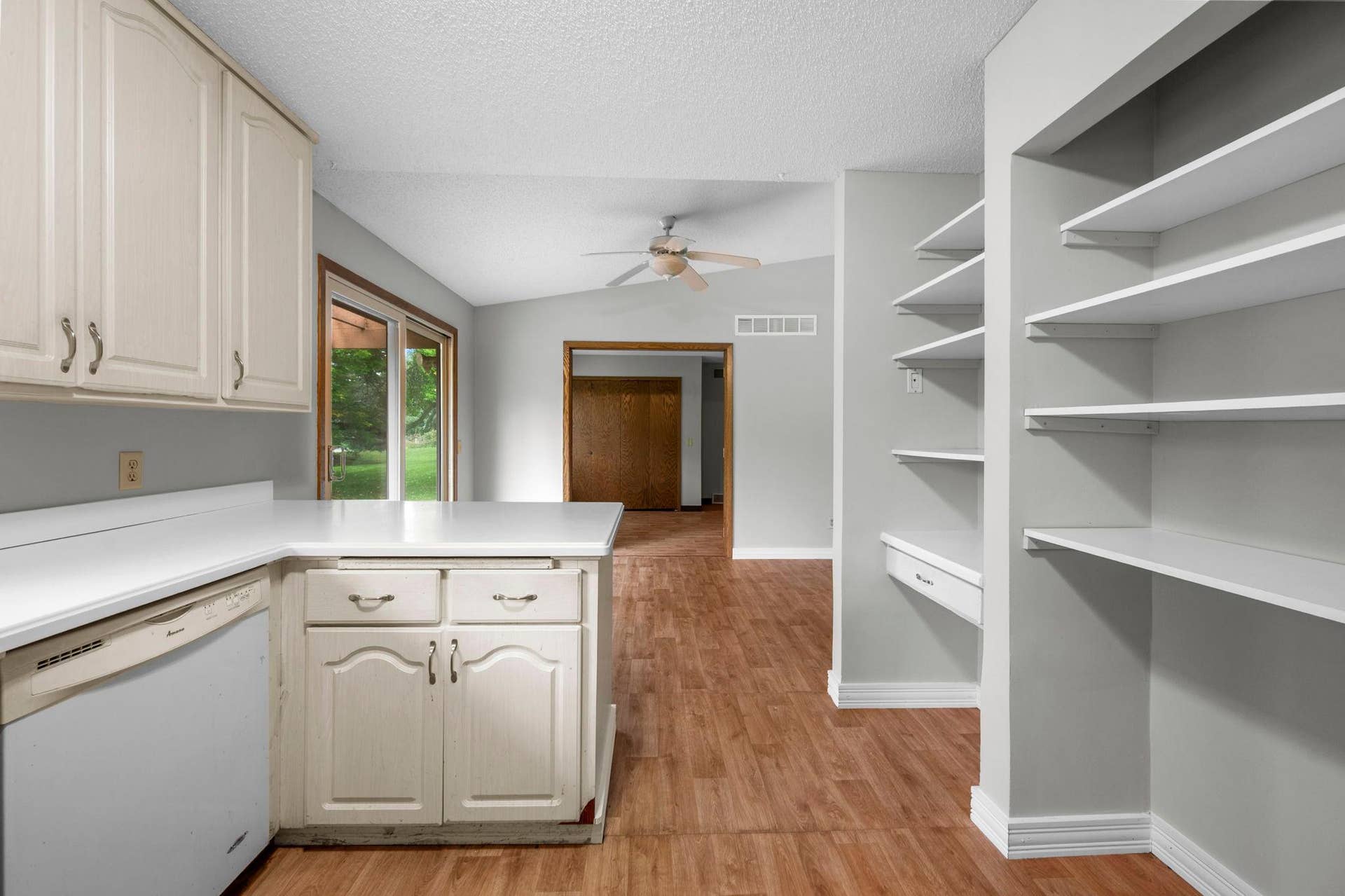 5451 Upper 147th Street W, Apple Valley, MN 55124 5451 Upper 147th Street W, Apple Valley, MN 55124