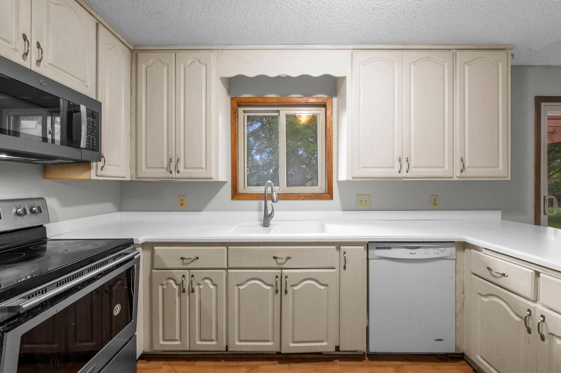 5451 Upper 147th Street W, Apple Valley, MN 55124 5451 Upper 147th Street W, Apple Valley, MN 55124