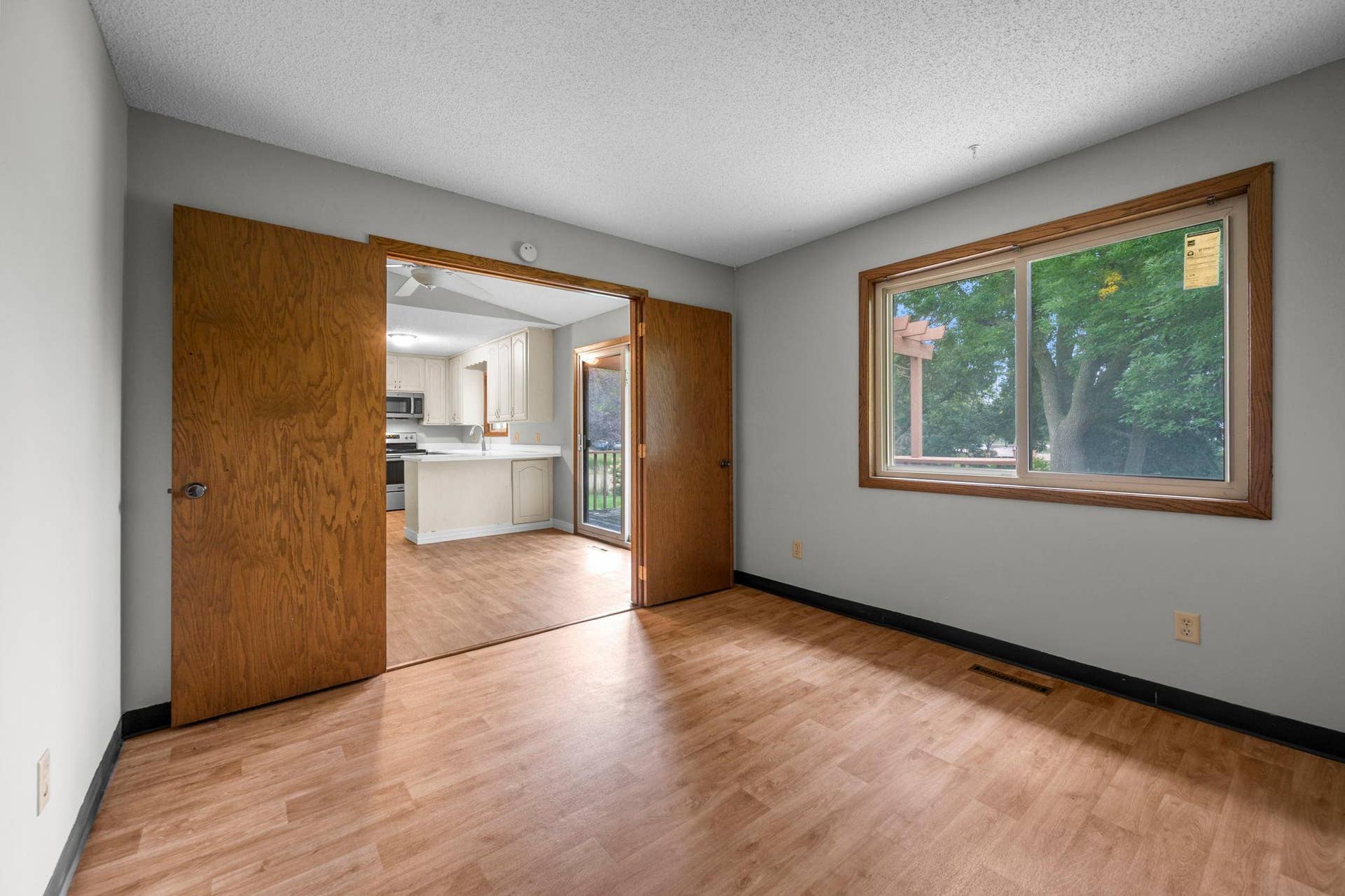 5451 Upper 147th Street W, Apple Valley, MN 55124 5451 Upper 147th Street W, Apple Valley, MN 55124