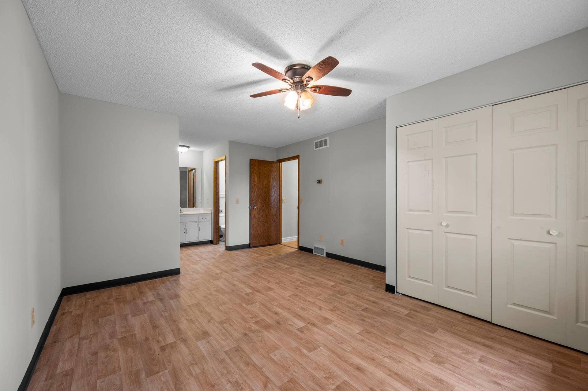 5451 Upper 147th Street W, Apple Valley, MN 55124 5451 Upper 147th Street W, Apple Valley, MN 55124