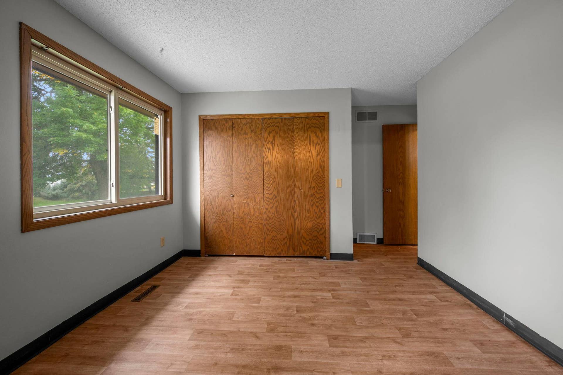 5451 Upper 147th Street W, Apple Valley, MN 55124 5451 Upper 147th Street W, Apple Valley, MN 55124