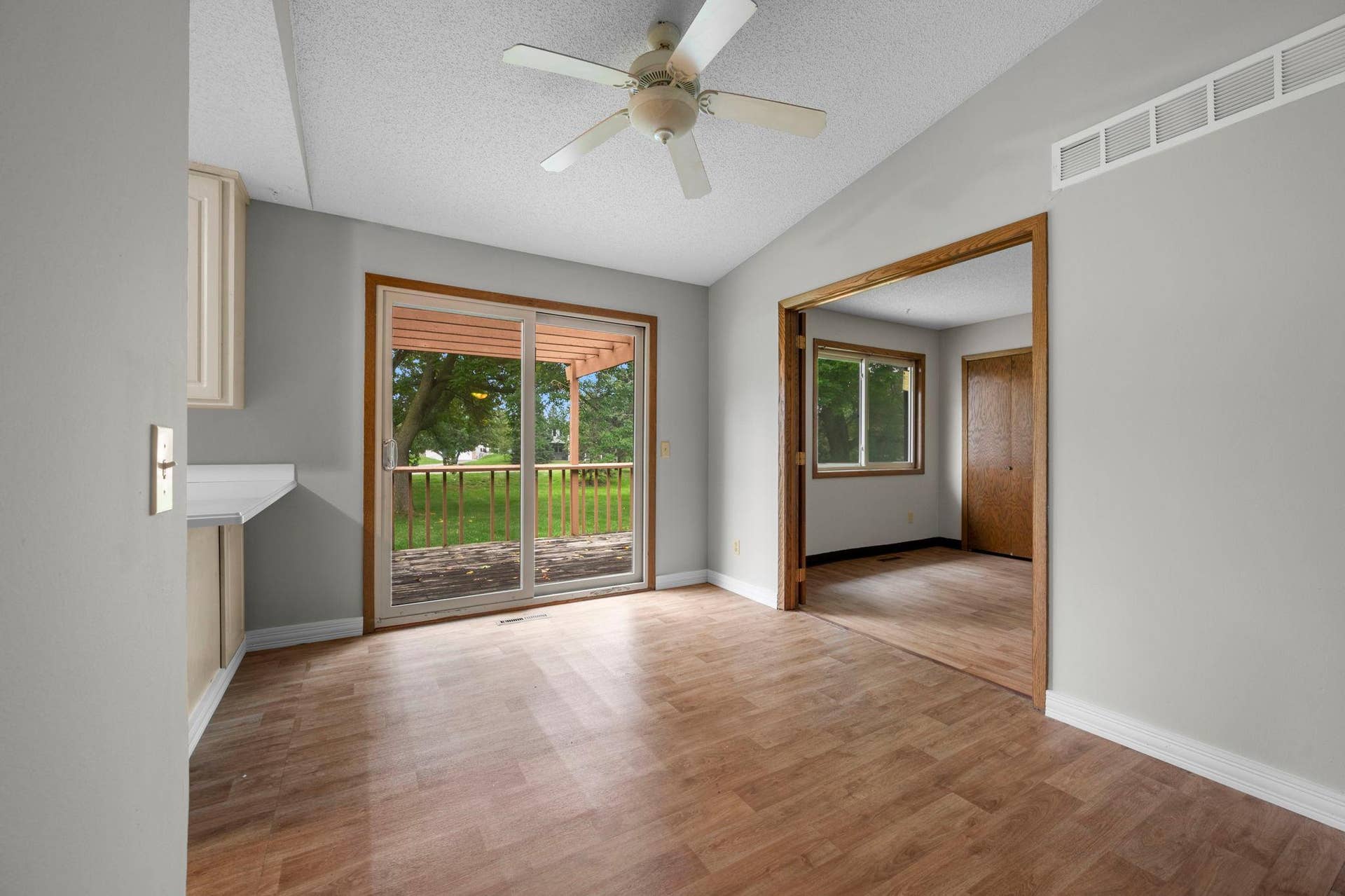 5451 Upper 147th Street W, Apple Valley, MN 55124 5451 Upper 147th Street W, Apple Valley, MN 55124