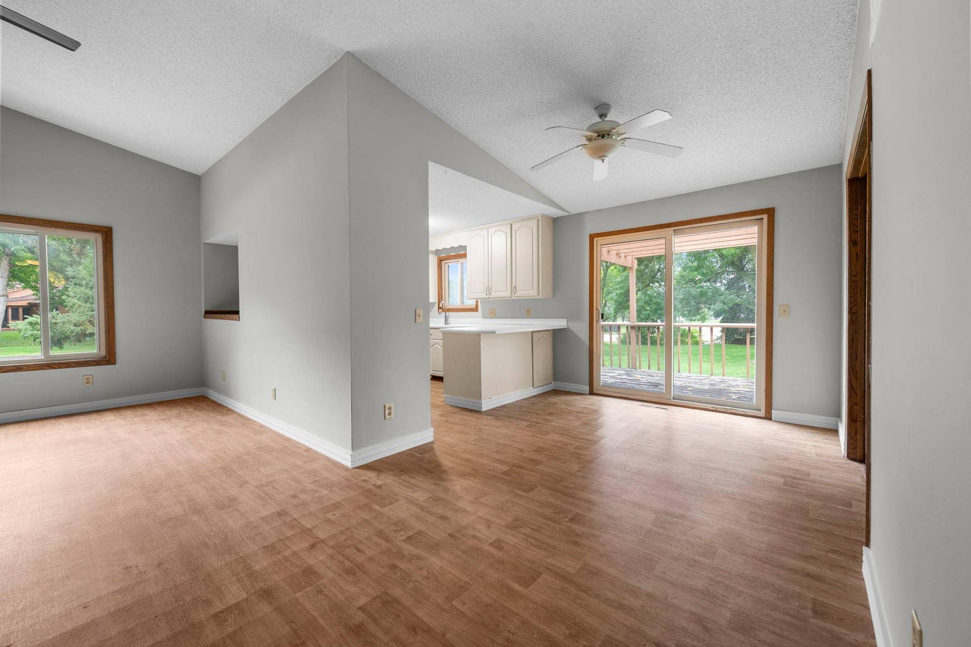 5451 Upper 147th Street W, Apple Valley, MN 55124 5451 Upper 147th Street W, Apple Valley, MN 55124
