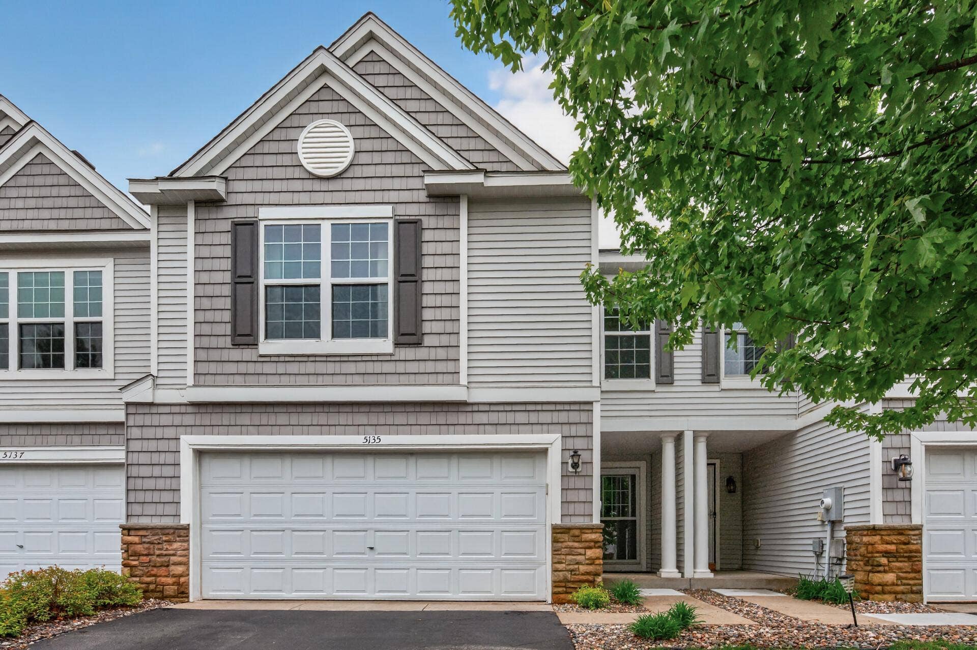 5135 Farnham Drive N, Hugo, MN 55038 Welcome to 5135 Farnham Drive North in Hugo!