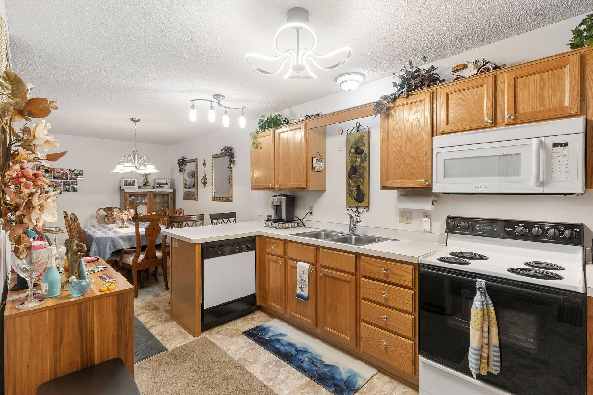 7036 49th Street N, Oakdale, MN 55128 7036 49th Street N, Oakdale, MN 55128
