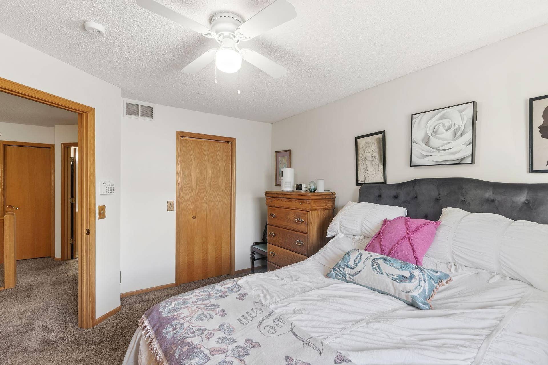 7036 49th Street N, Oakdale, MN 55128 7036 49th Street N, Oakdale, MN 55128