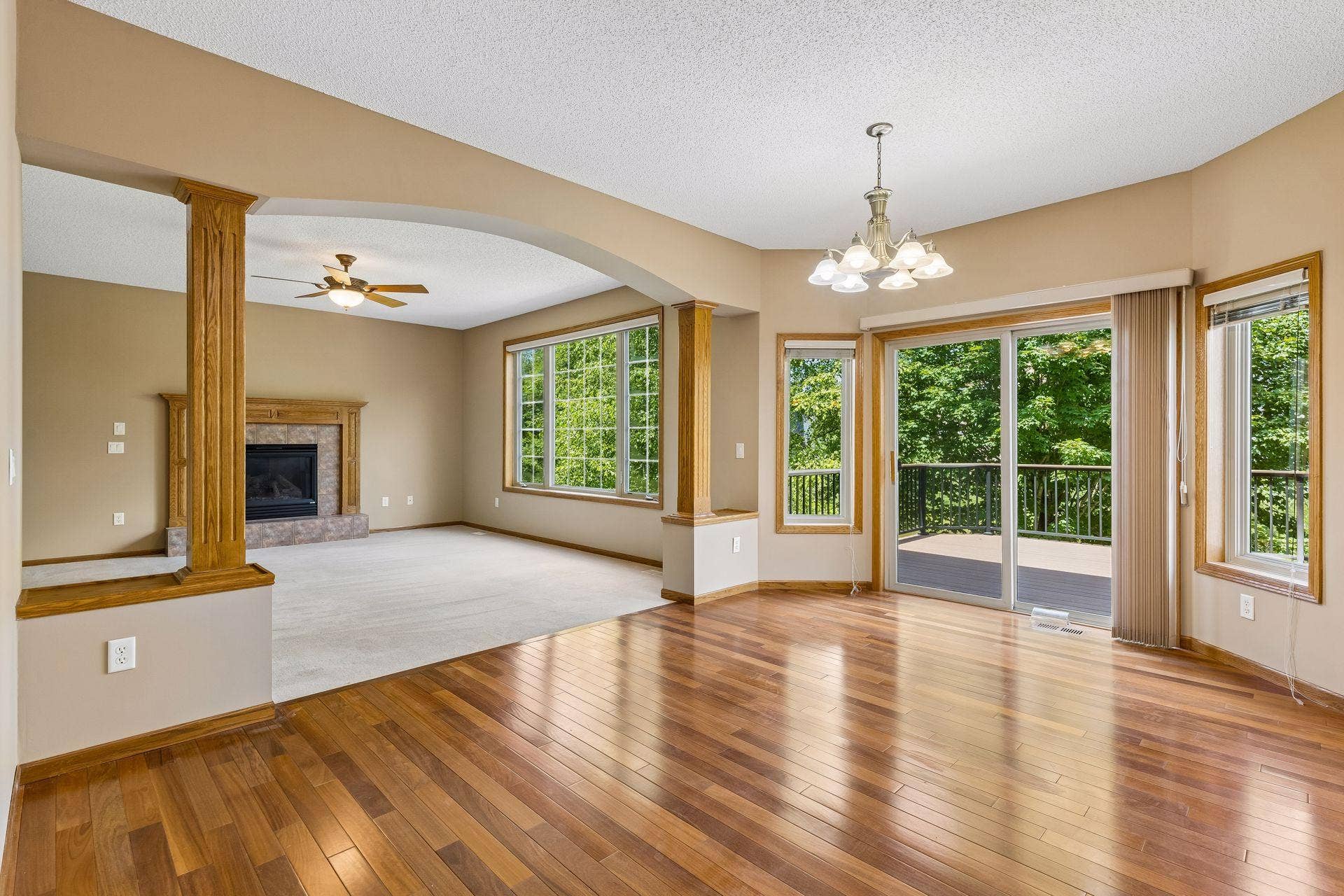 LARGE INFORMAL DINING