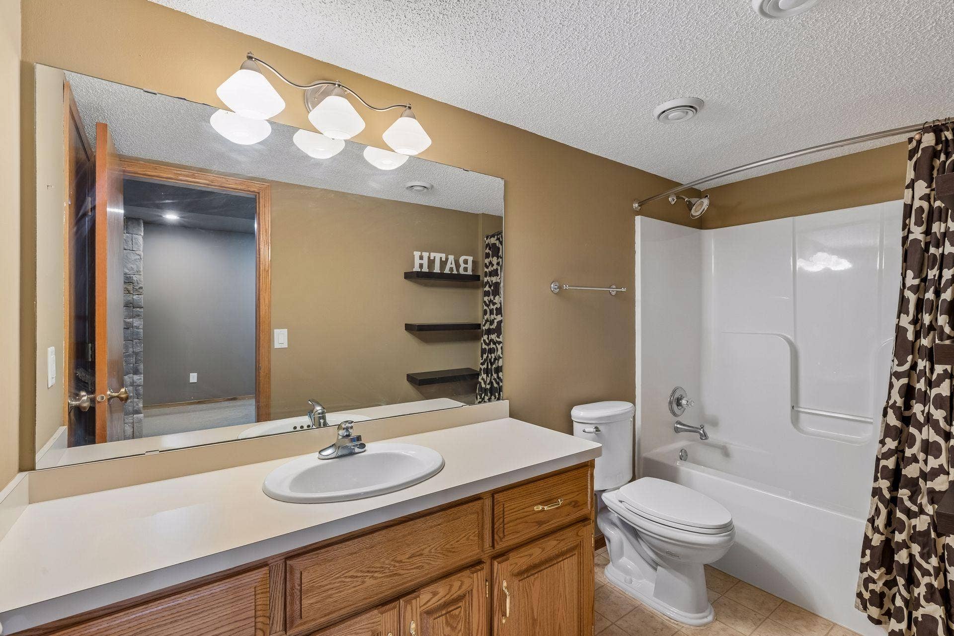 LOWER LEVEL FULL BATHROOM