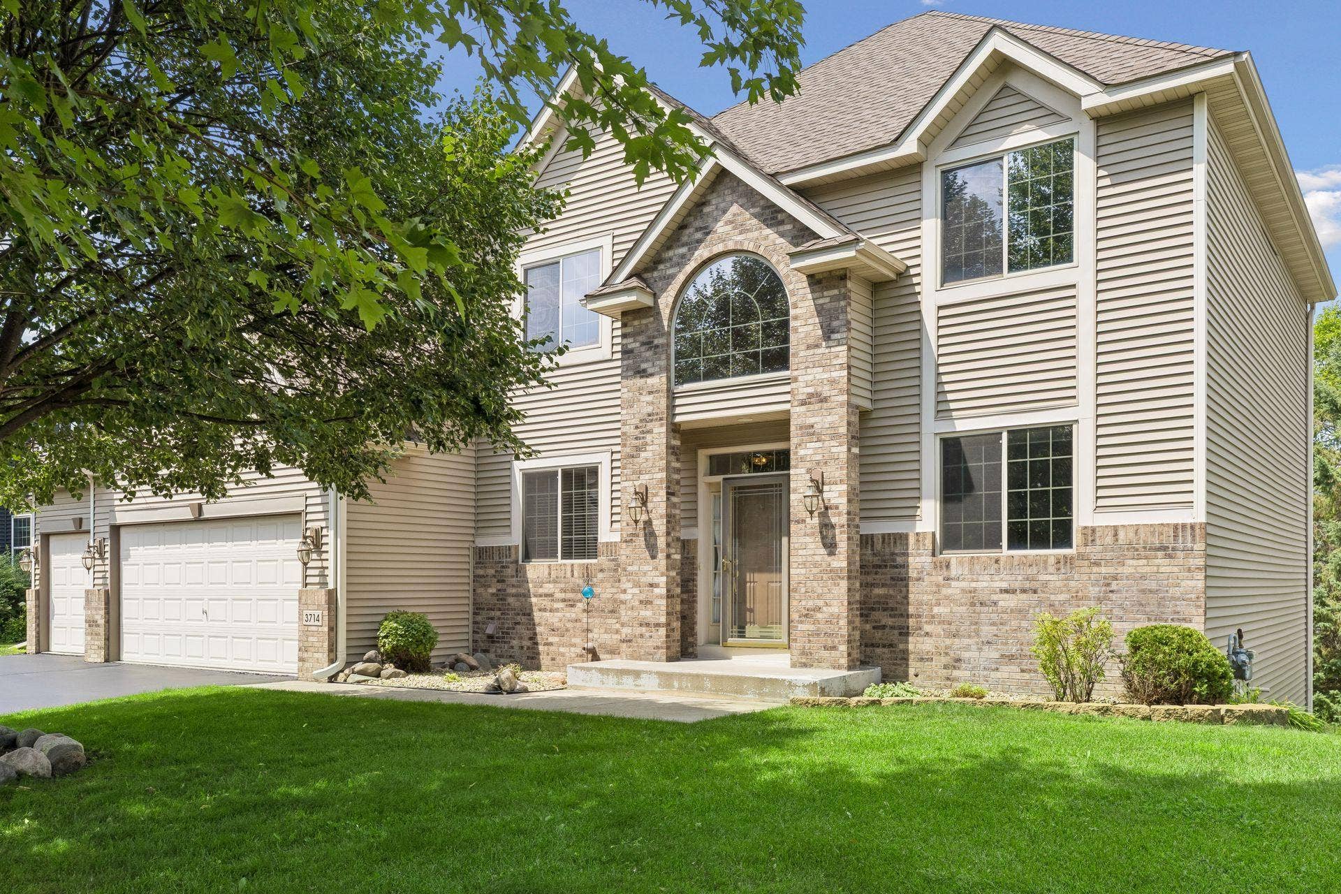 2004 CUSTOM BUILT BY AVALON HOMES
