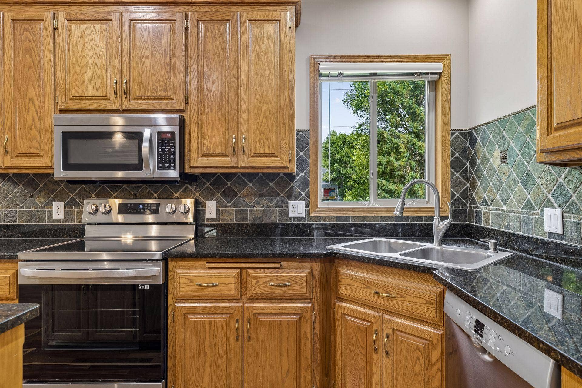 DEEP DOUBLE SINK -BOSCH DISHWASHER