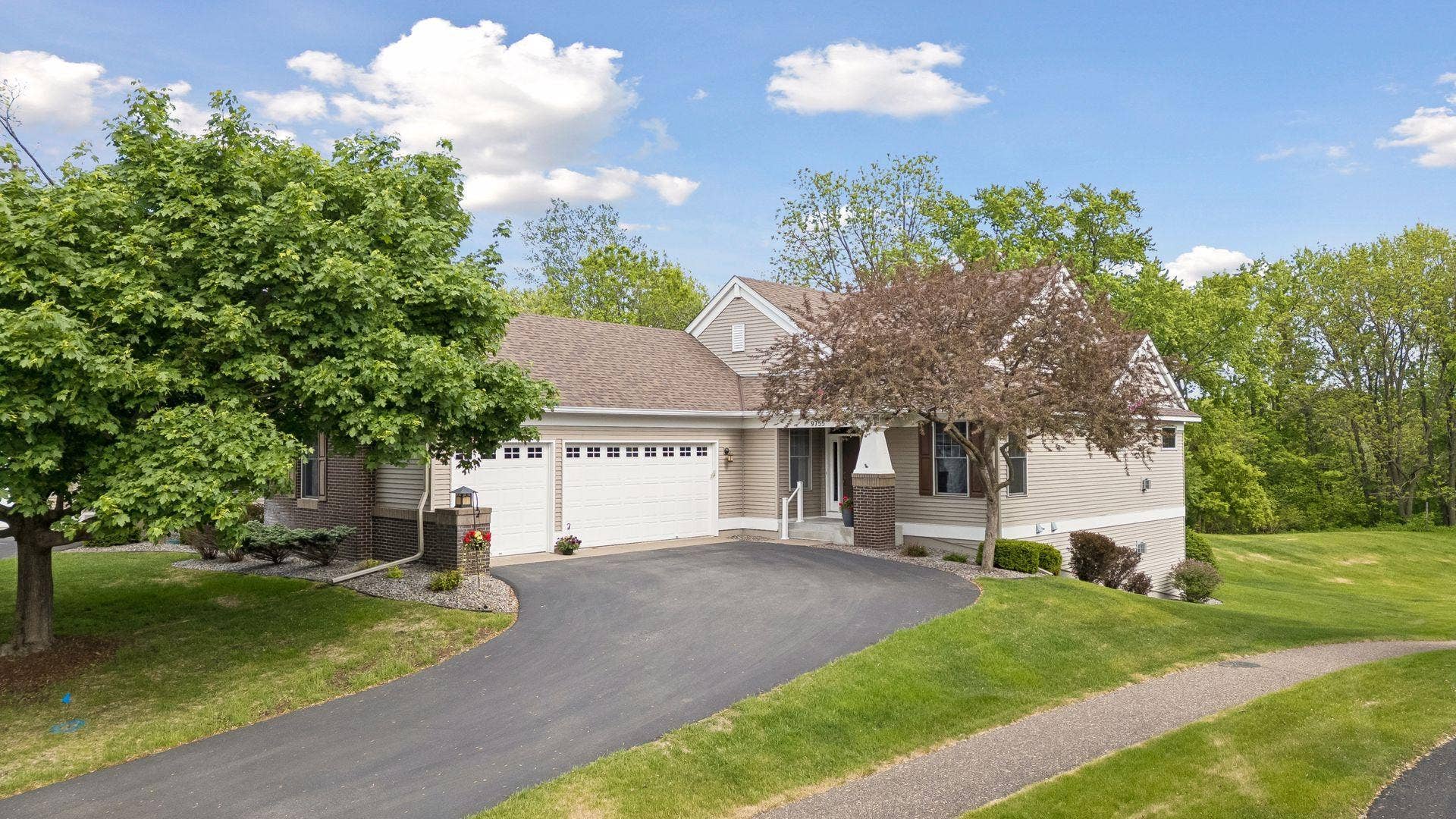 9755 Wedgewood Circle, Woodbury, MN 55125 9755 Wedgewood Circle - Spacecrafting - 0001.jpg