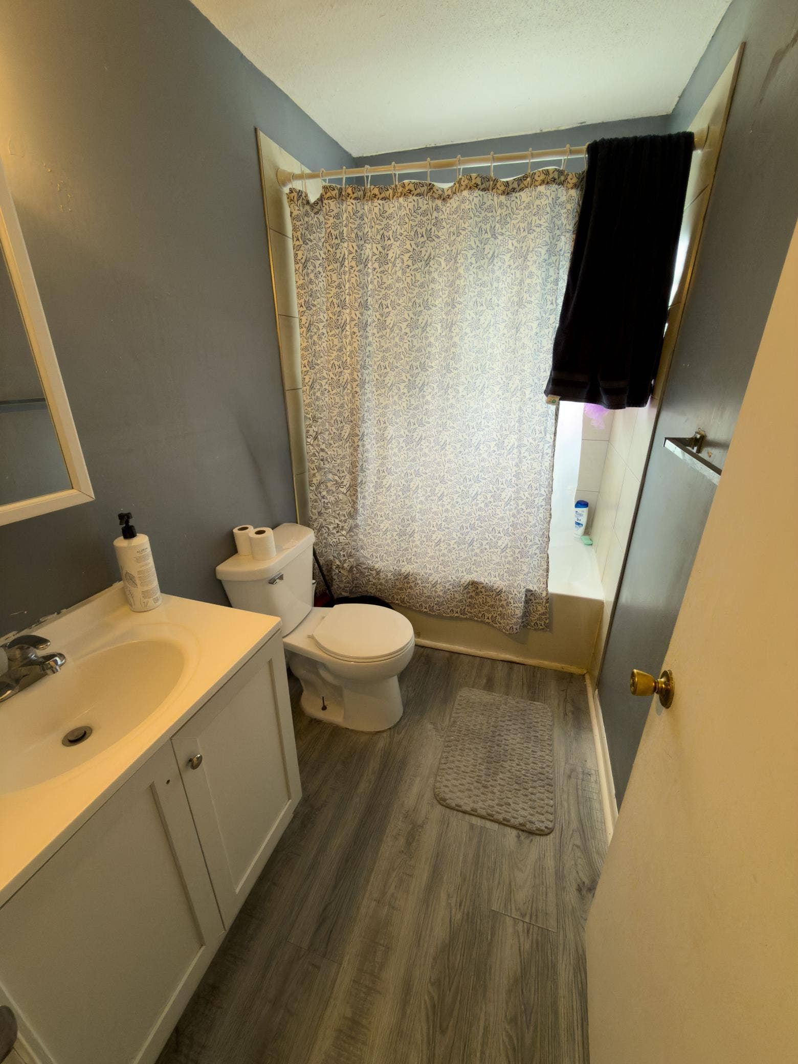 280 Winifred Street W, 104, Saint Paul, MN 55107 2br Bathr.jpg