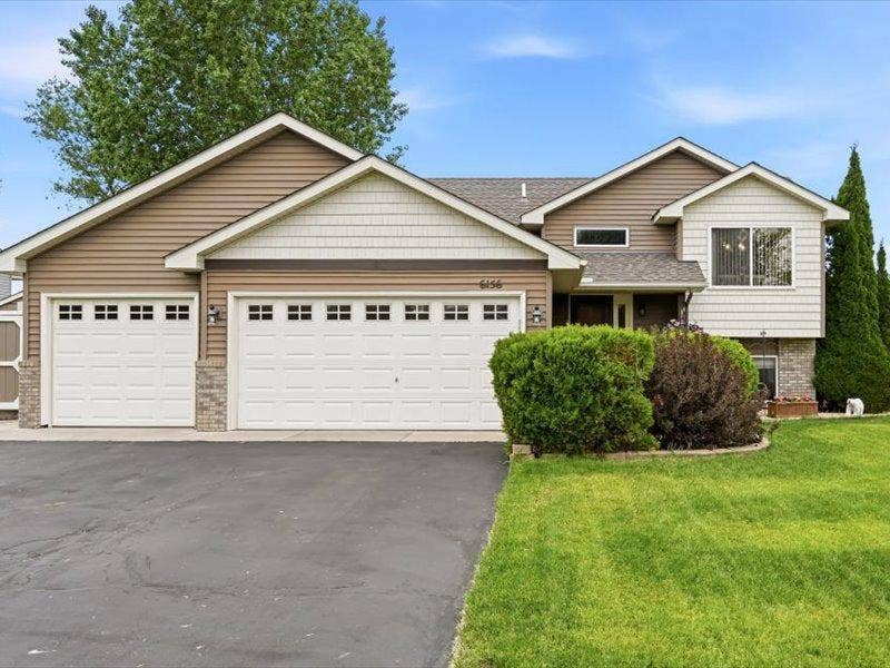 6156 152nd Street N, Hugo, MN 55038 Buy with confidence! The sellers are including a one-year home warranty for the new homeowners, offering added peace of mind. See brochure for coverage details.
