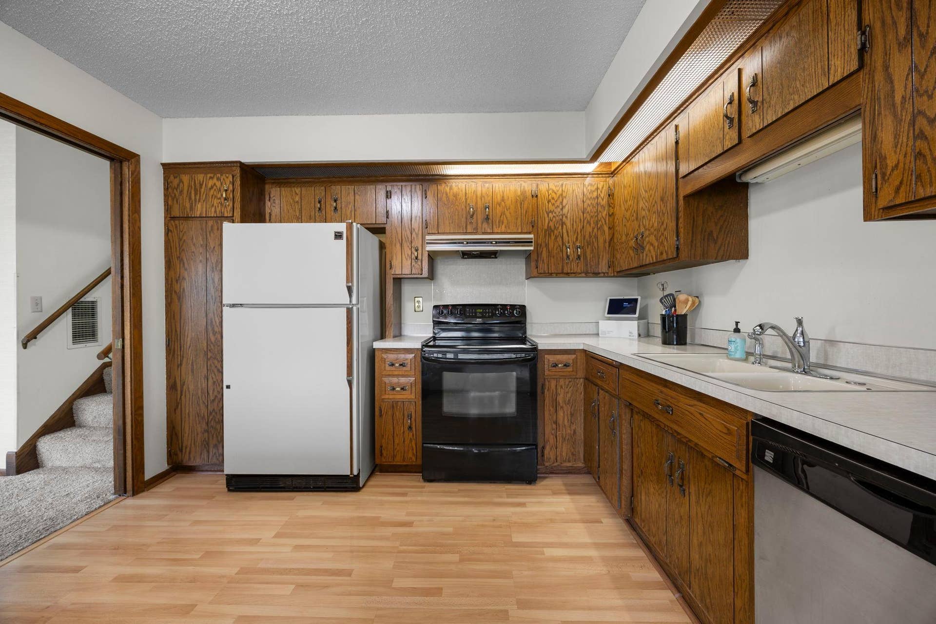 5367 Hyland Place, Bloomington, MN 55437 5367 Hyland Place, Bloomington, MN 55437