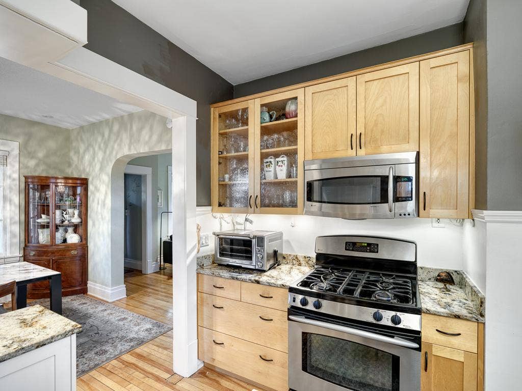 132 W 36th Street, 48, Minneapolis, MN 55408 15 - Kitchen.jpg