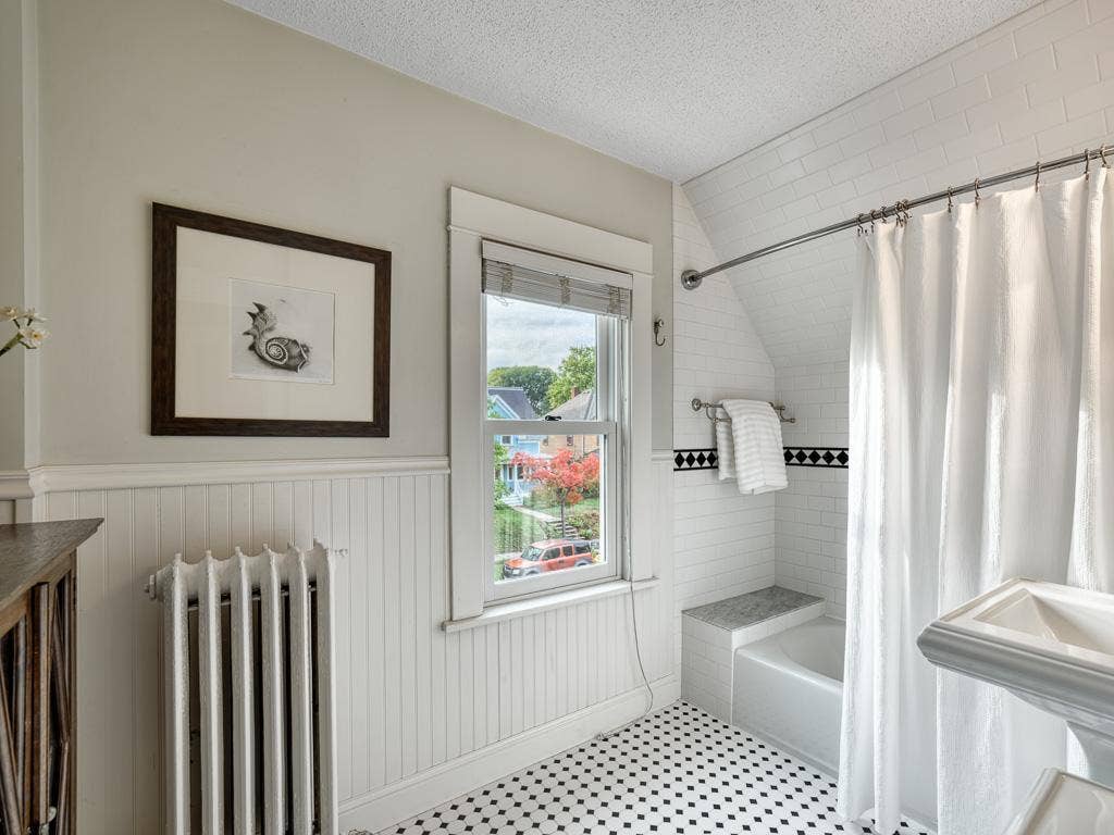 132 W 36th Street, 48, Minneapolis, MN 55408 17 - Bathroom.jpg