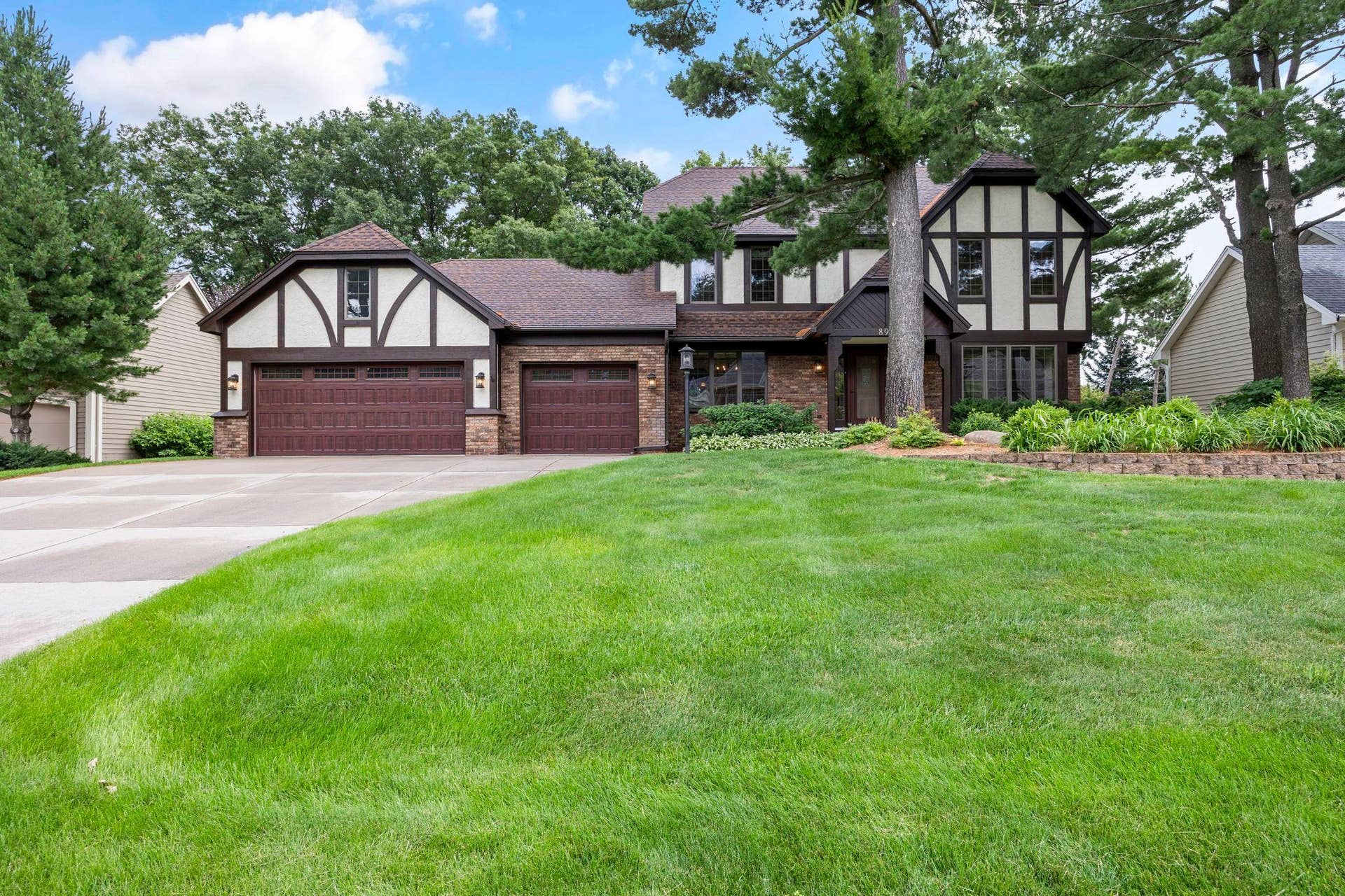 8941 Hunters Trail, Woodbury, MN 55125 8941 Hunters Trail, Woodbury, MN 55125