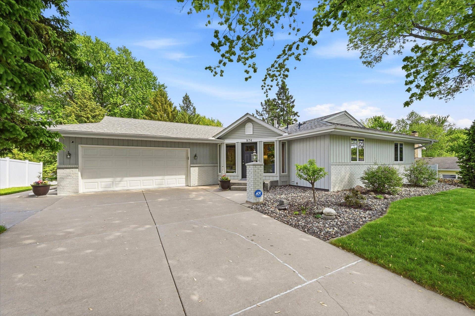 974 Kohlman Lane, Maplewood, MN 55109 974 Kohlman Lane, Maplewood, MN 55109
