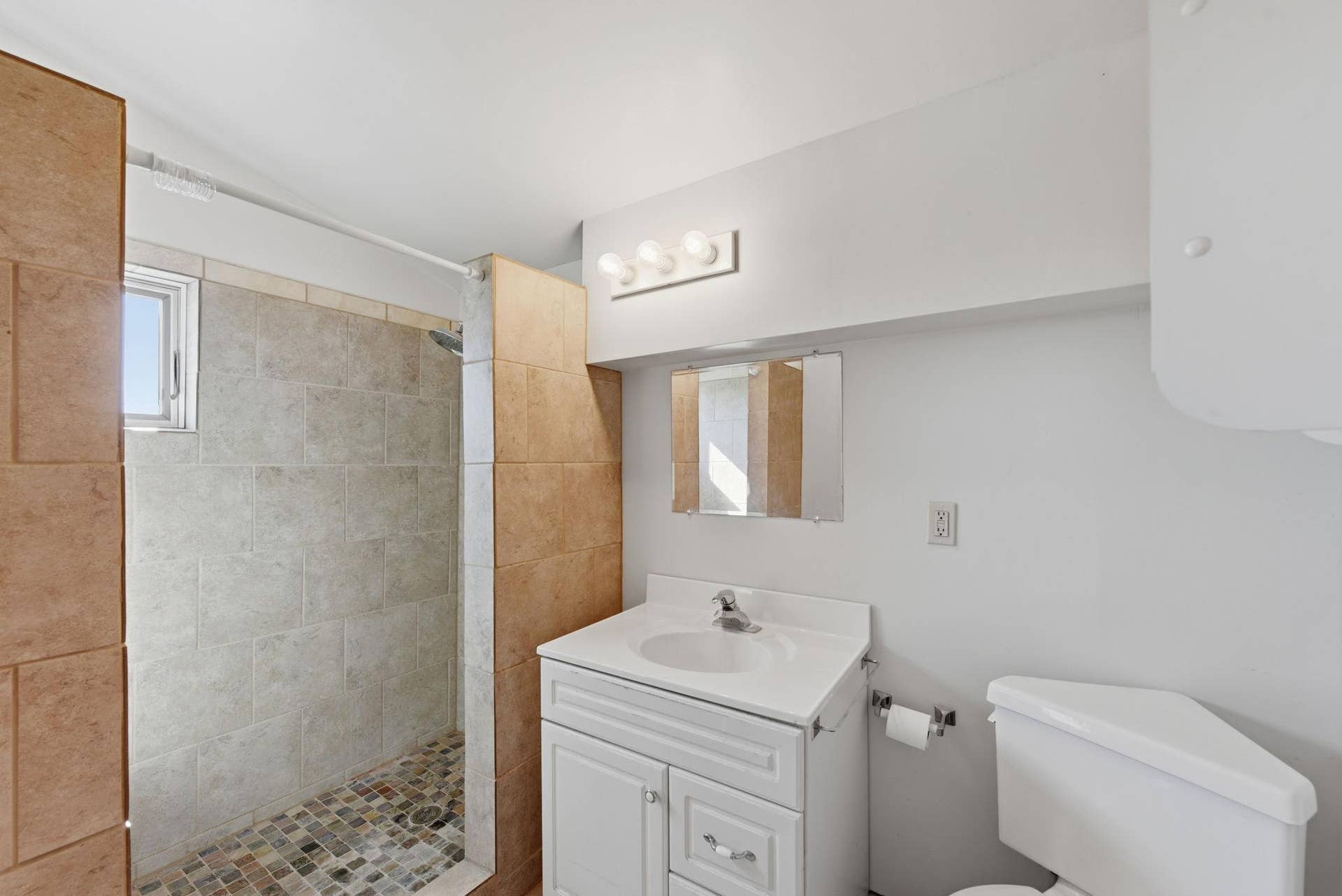 5698 Stagecoach Trail N, Stillwater, MN 55082 Upper level bath with walk-in shower.