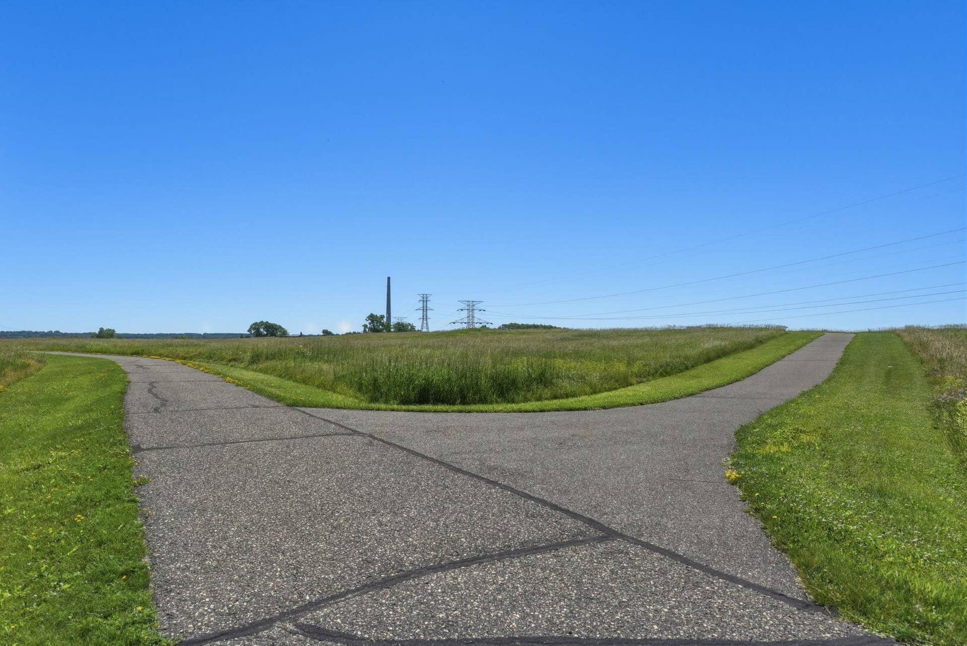 5698 Stagecoach Trail N, Stillwater, MN 55082 Park/walking paths withing walking distance.
