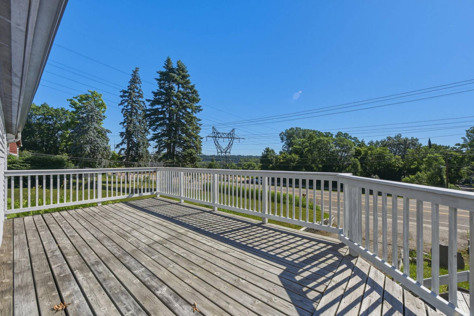 5698 Stagecoach Trail N, Stillwater, MN 55082 Oversized deck with views of the river.