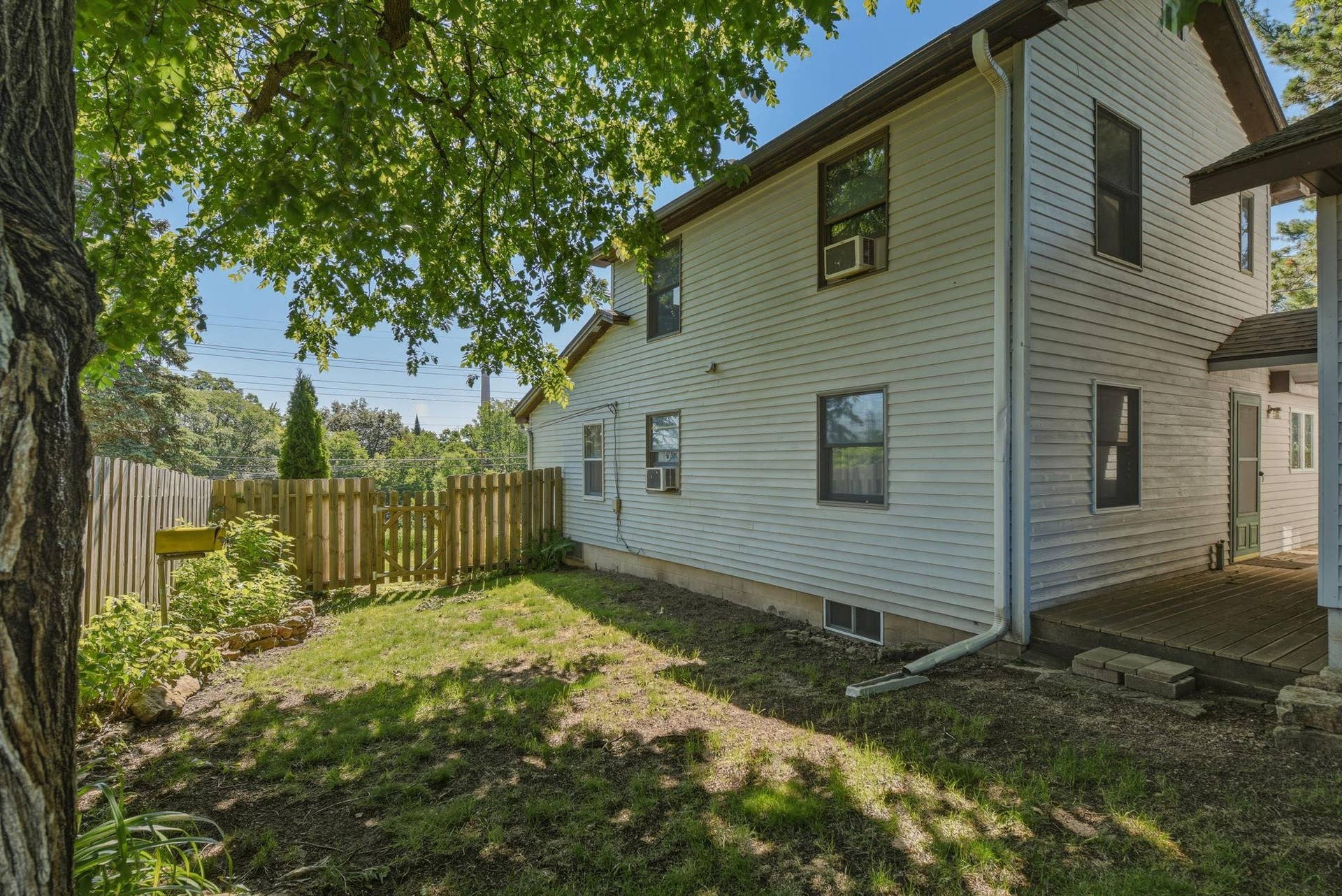 5698 Stagecoach Trail N, Stillwater, MN 55082 Private side yard with plenty of shade.