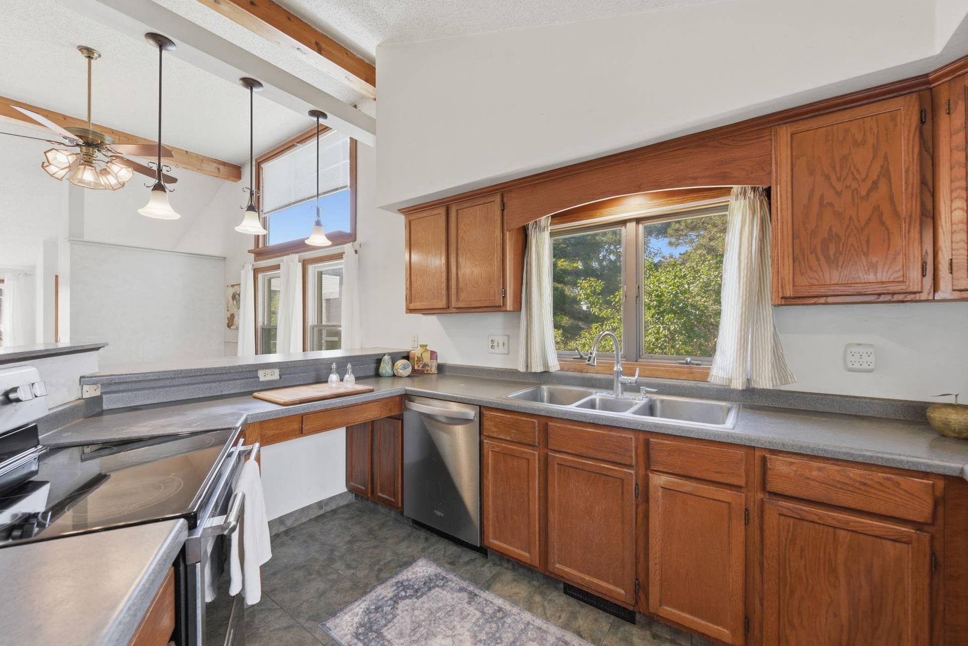 5698 Stagecoach Trail N, Stillwater, MN 55082 Airy and bright kitchen with an abundance of cabinetry.