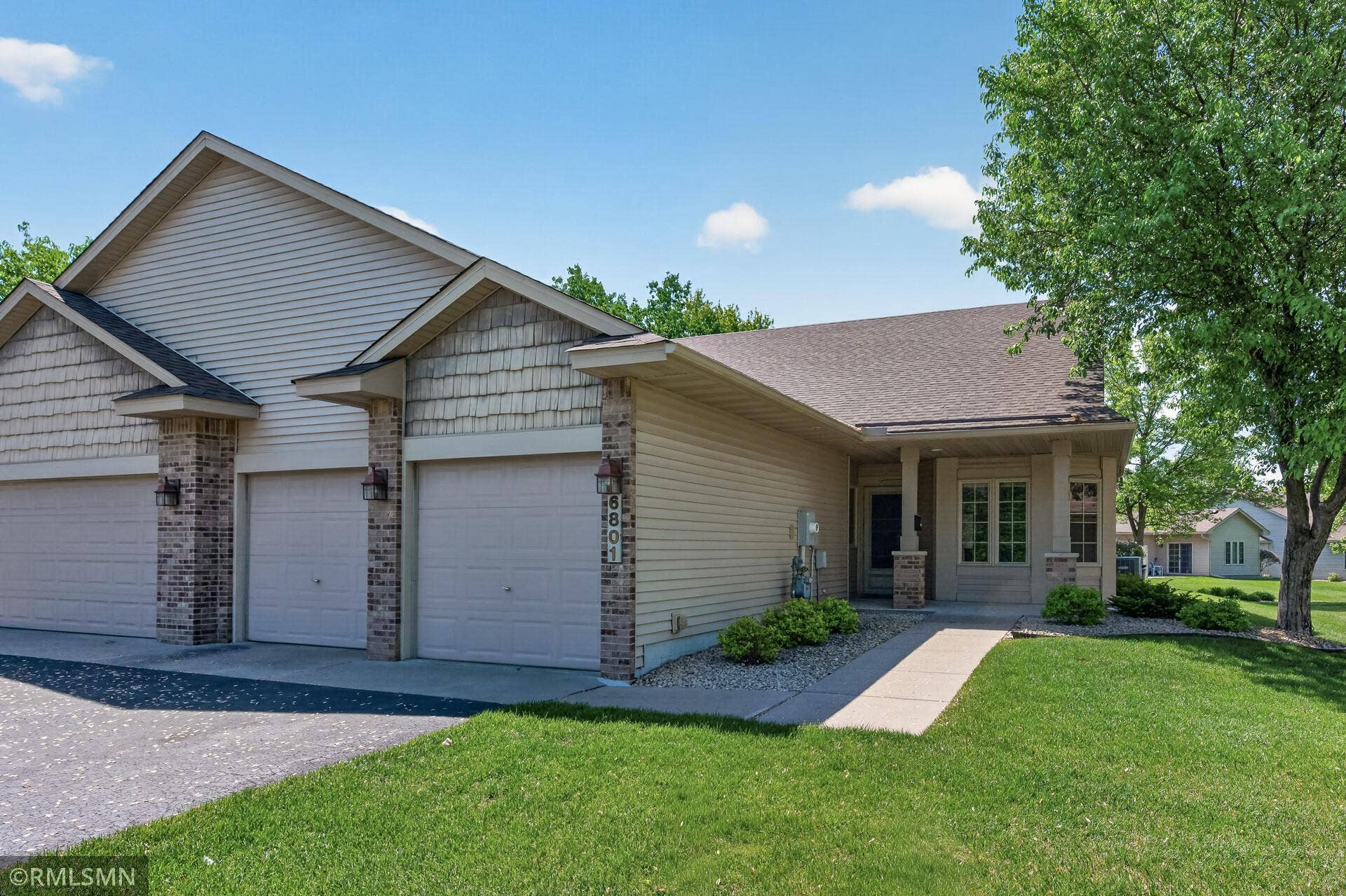 6801 24th Street N, Oakdale, MN 55128 04_6801_24th_St_N4_mls.jpg