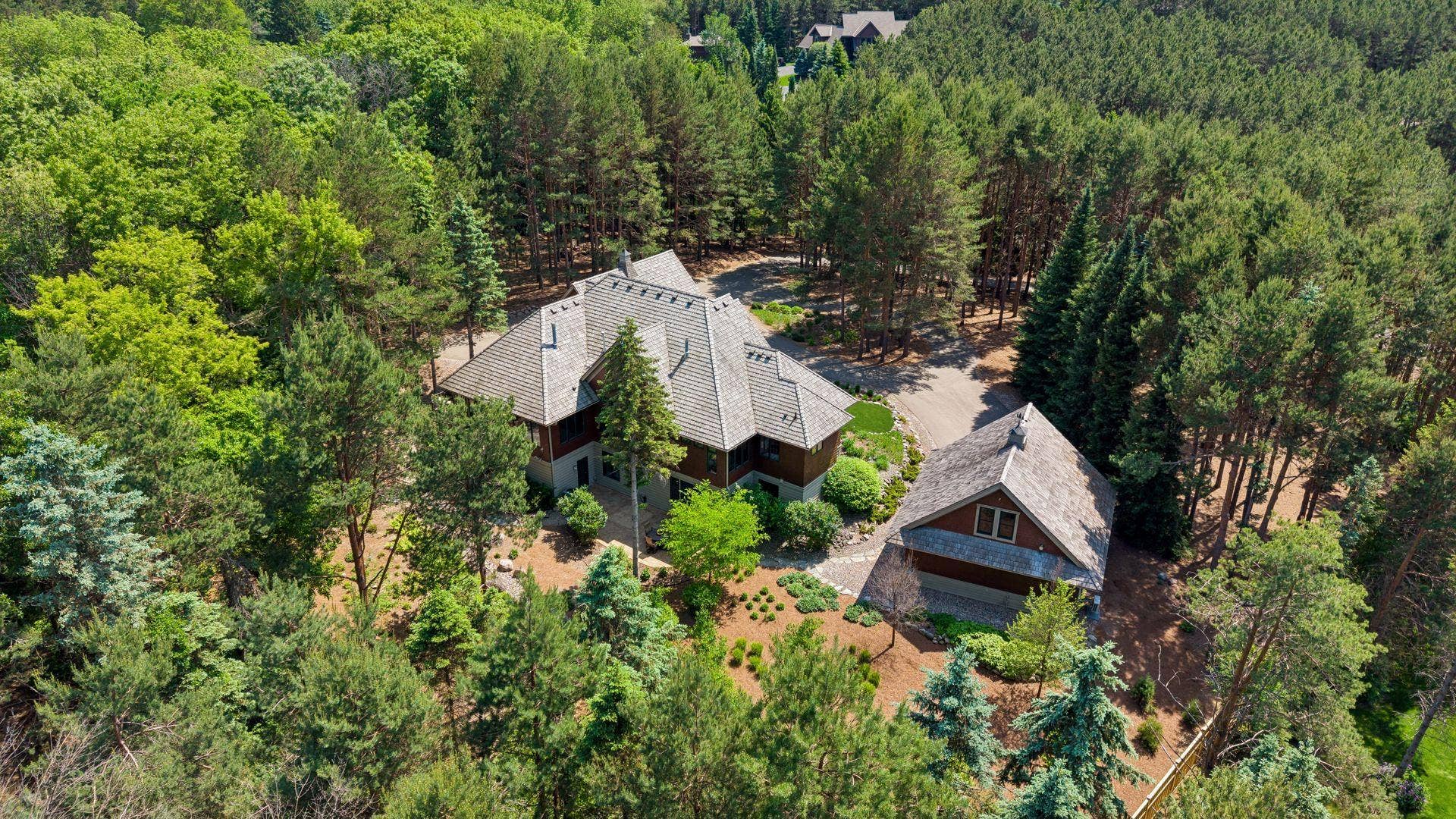2289 Northridge Avenue Circle, Stillwater, MN 55082 Welcome to 2289 Northridge Ave Cir set on a picturesque 2.5 acres.
