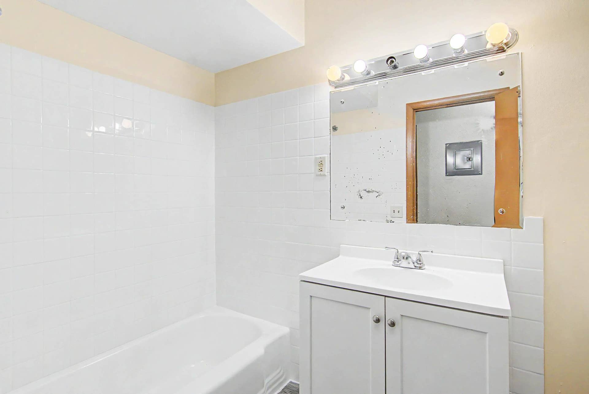 1339 Conway Street, 90, Saint Paul, MN 55106 1339 Conway Street, 90, Saint Paul, MN 55106