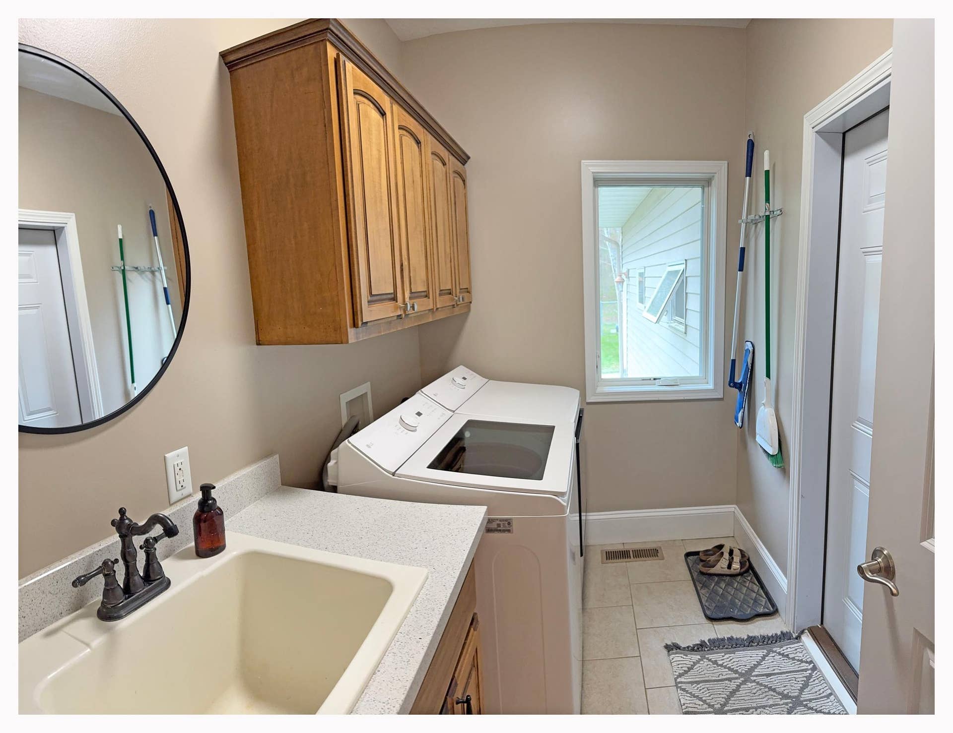 412 Majestic Pines Lane NW, Bemidji, MN 56601 Main Floor Laundry Room.jpg