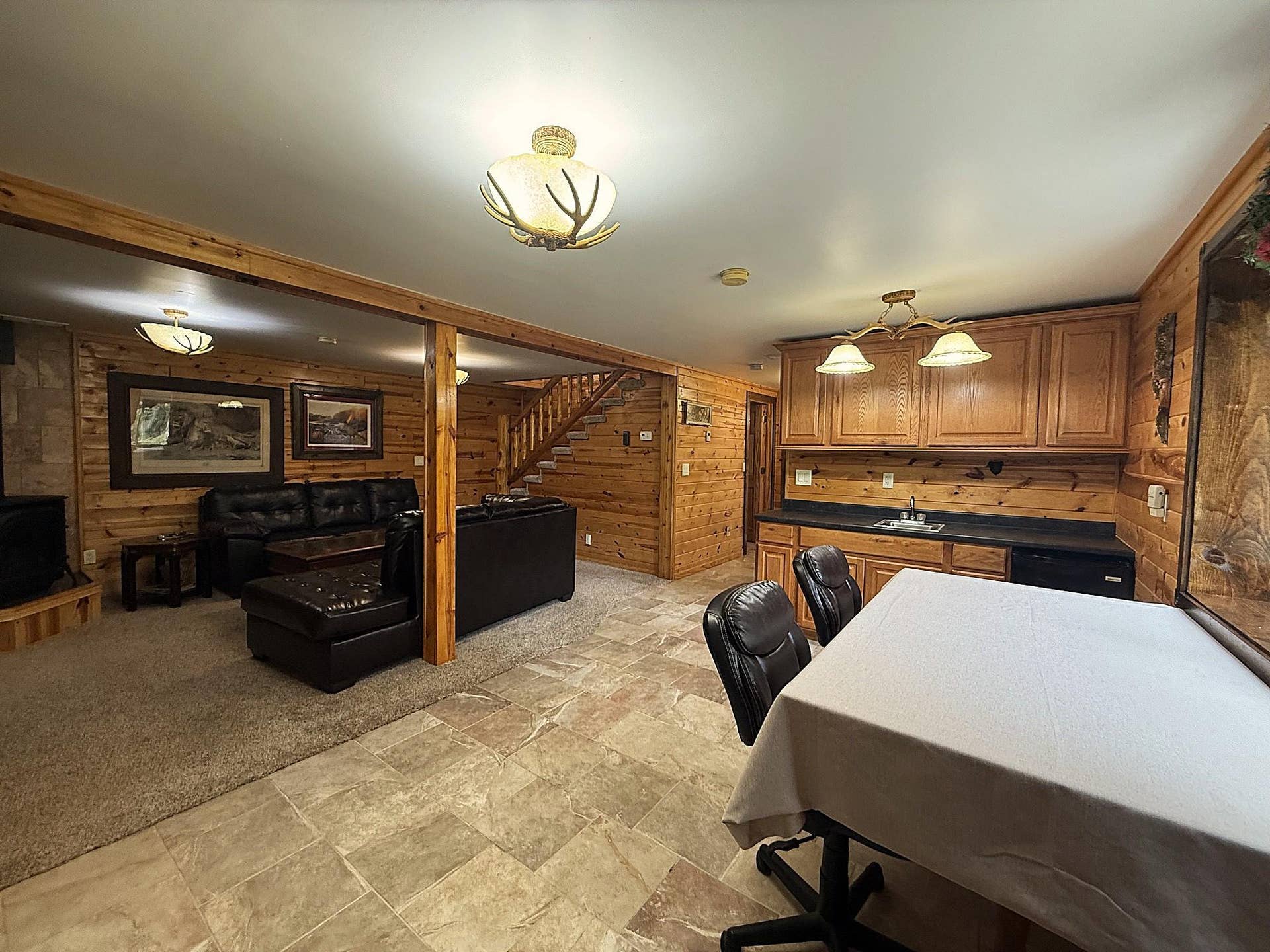 104 6th Street SE, Bemidji, MN 56601 Basement wet bar