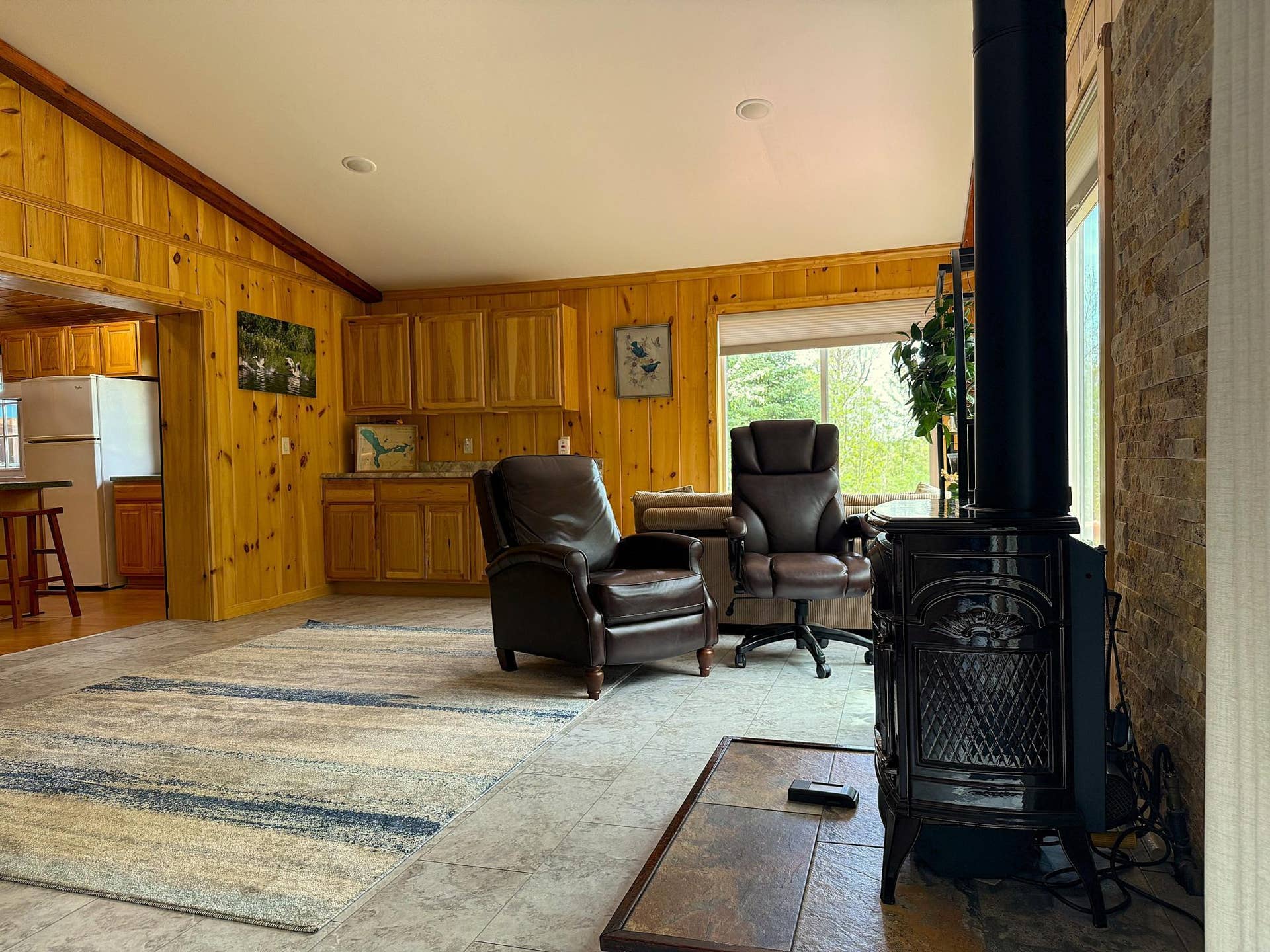 104 6th Street SE, Bemidji, MN 56601 Main floor Living room